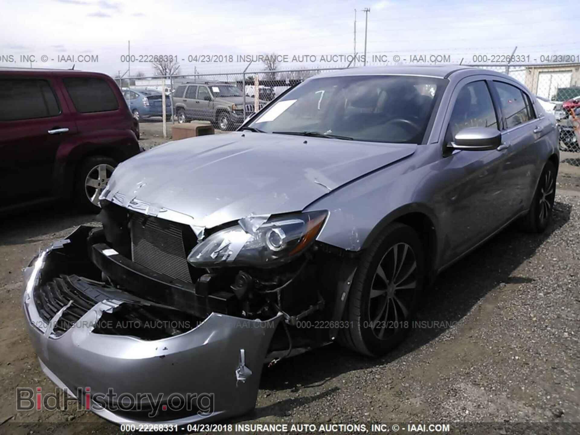 2013 Chrysler 200 - VIN: 1C3CCBBG2DN711142 - Photo 2