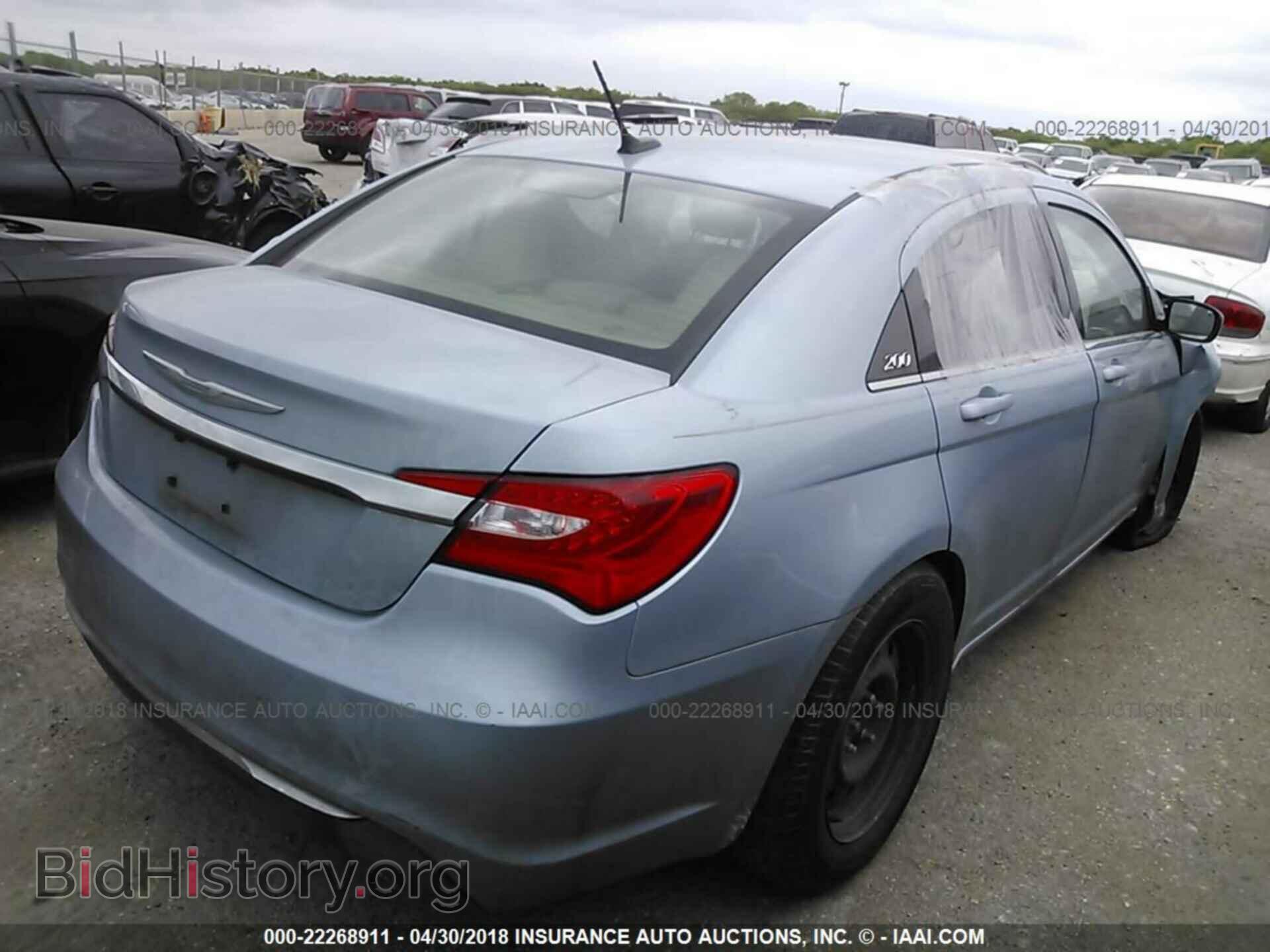 2014 Chrysler 200 - VIN: 1C3CCBAG4EN152471 - Photo 4