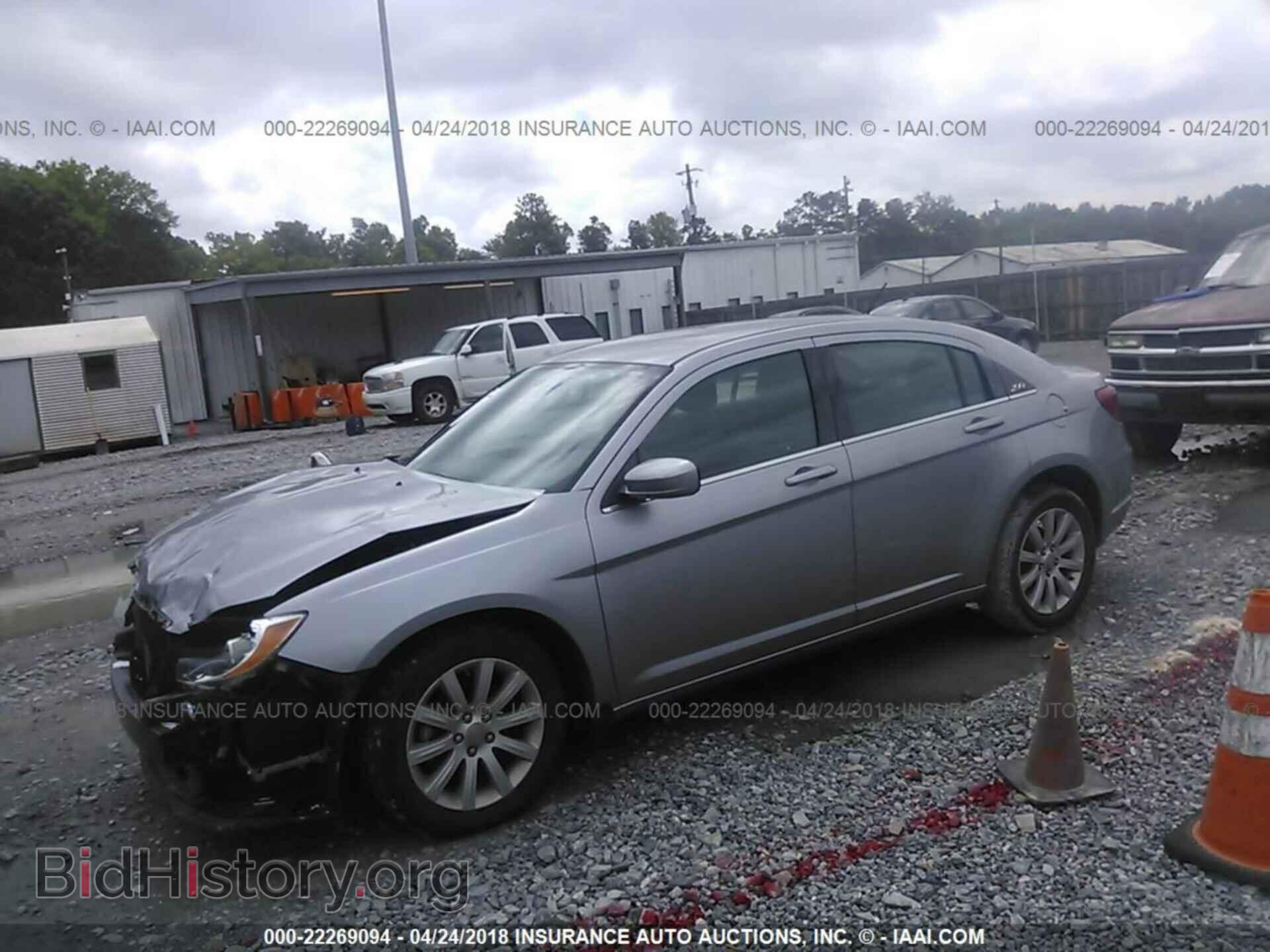 2014 Chrysler 200 - VIN: 1C3CCBBB4EN197963 - Photo 2