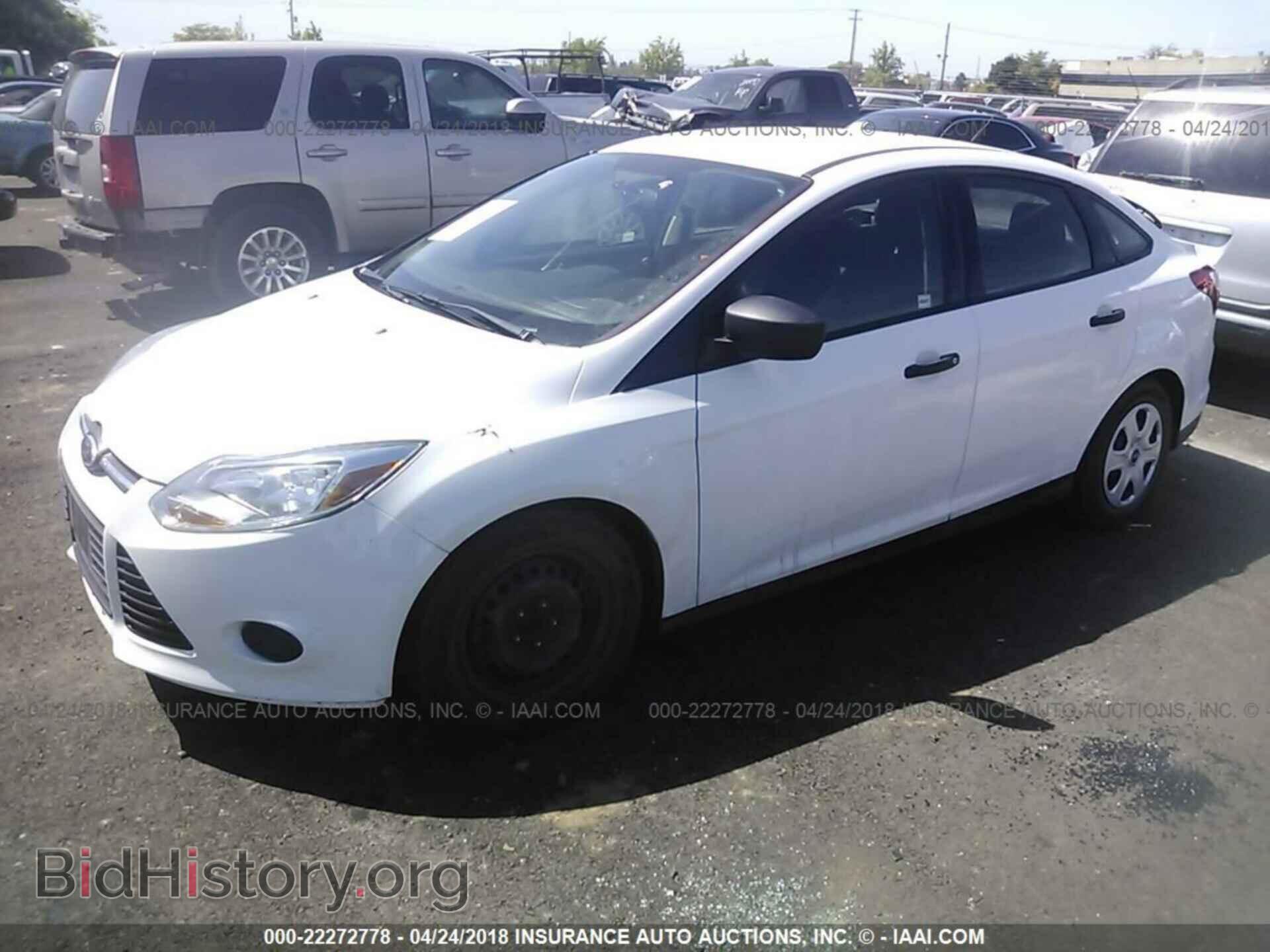 2014 Ford Focus - VIN: 1FADP3E28EL337116 - Фото 2