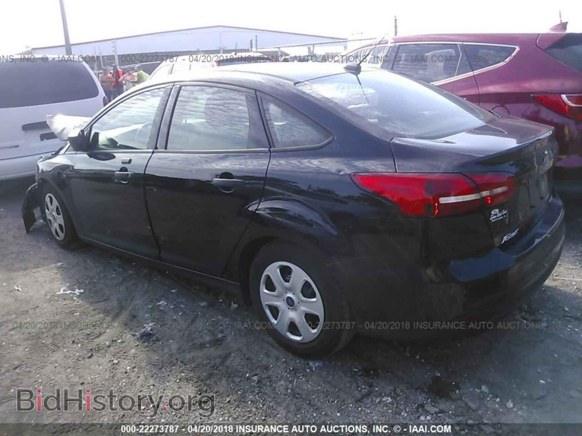2016 Ford Focus - VIN: 1FADP3E20GL232802 - Photo 3