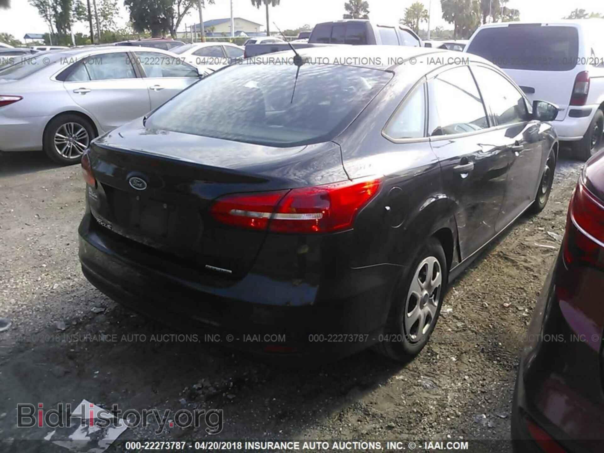 2016 Ford Focus - VIN: 1FADP3E20GL232802 - Photo 4