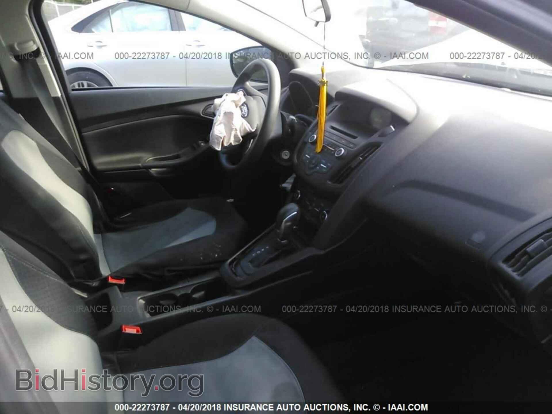 2016 Ford Focus - VIN: 1FADP3E20GL232802 - Photo 5