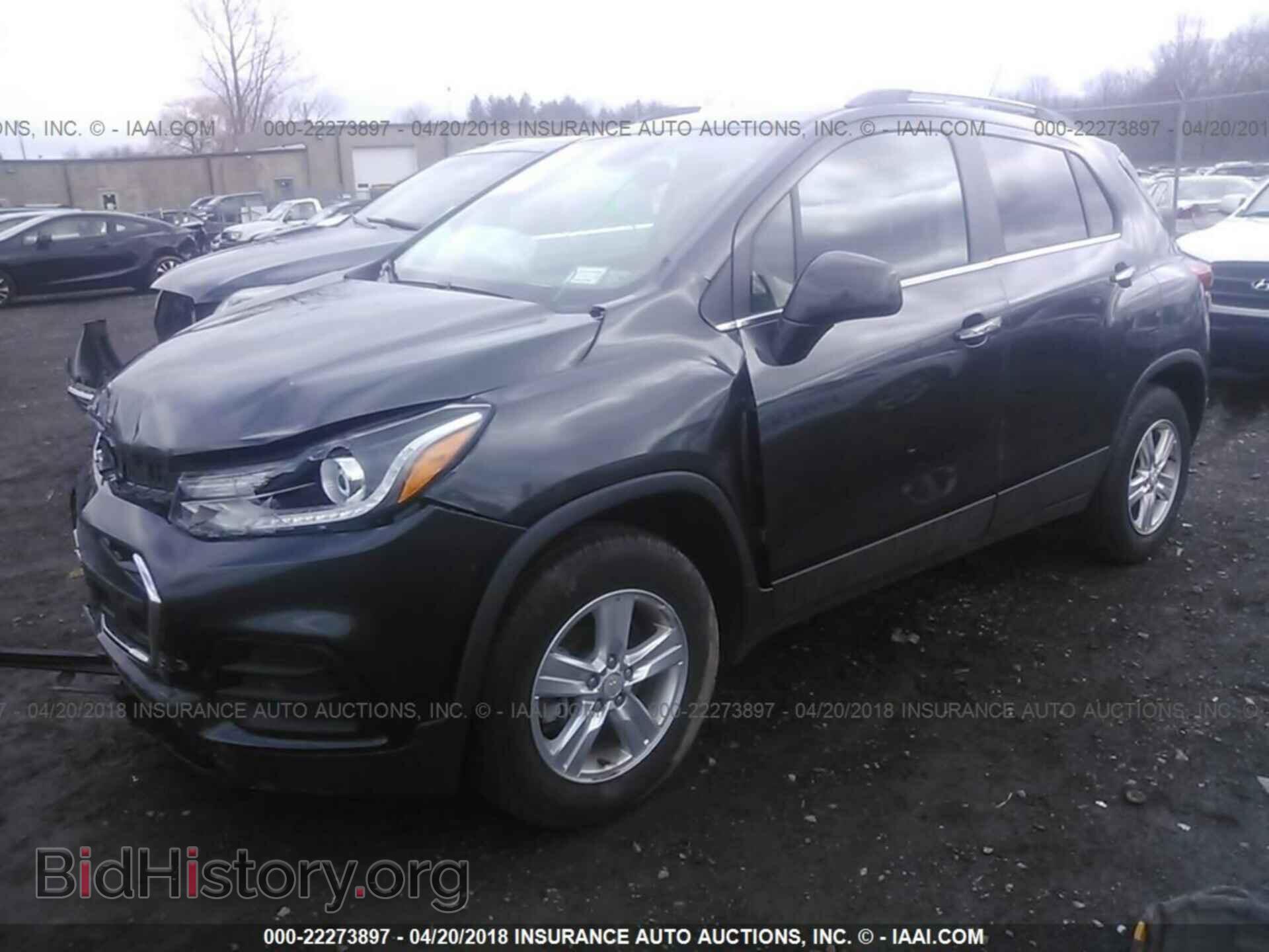 2017 Chevrolet Trax - VIN: 3GNCJPSB5HL285334 - Photo 2