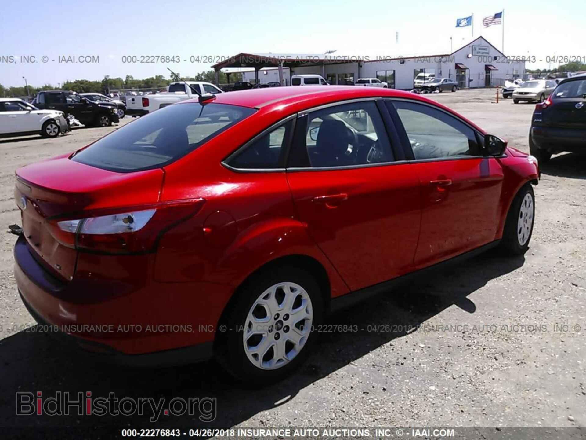 2012 Ford Focus - VIN: 1FAHP3F28CL132330 - Photo 4