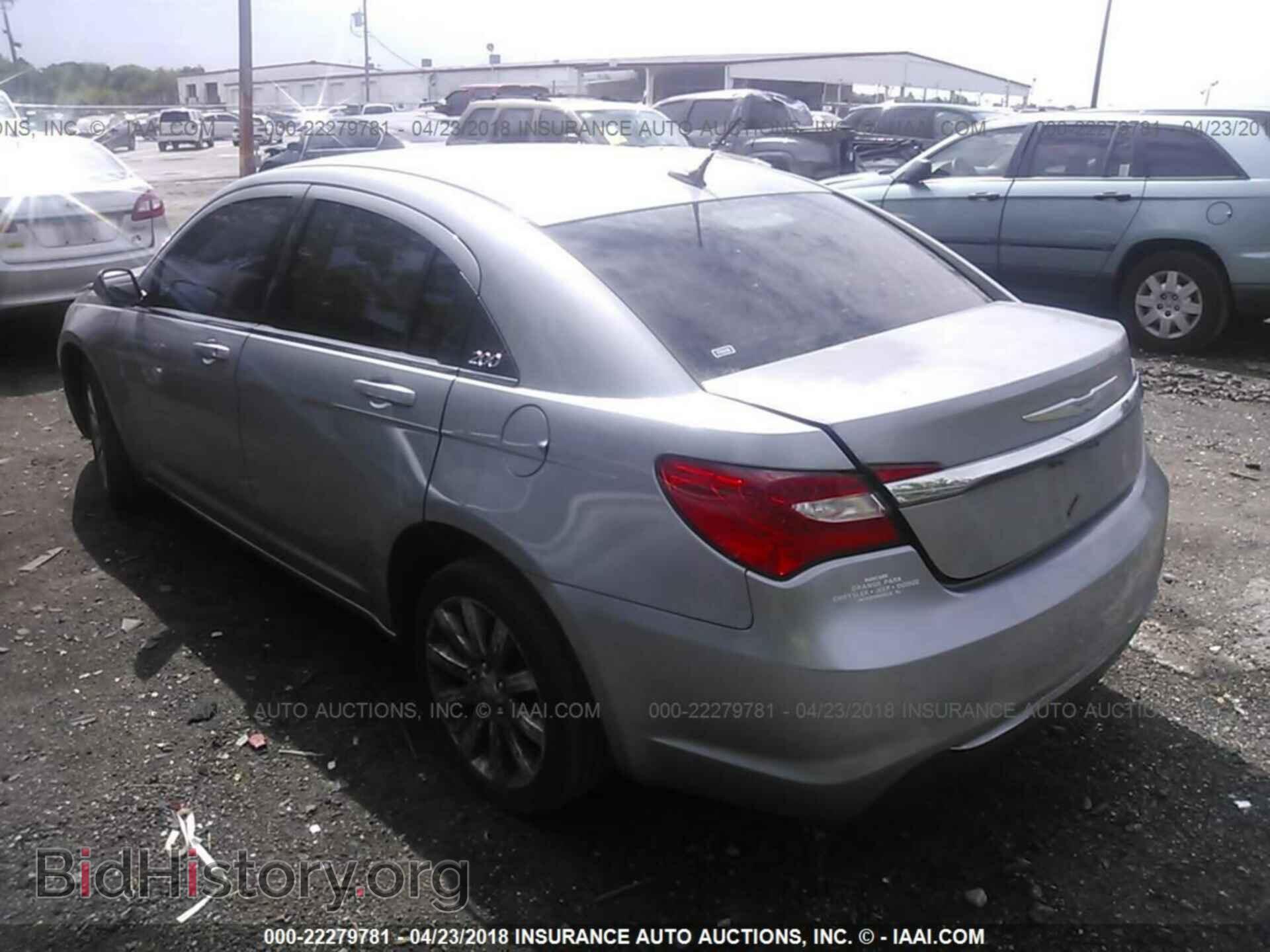 2013 Chrysler 200 - VIN: 1C3CCBBB8DN525450 - Фото 3