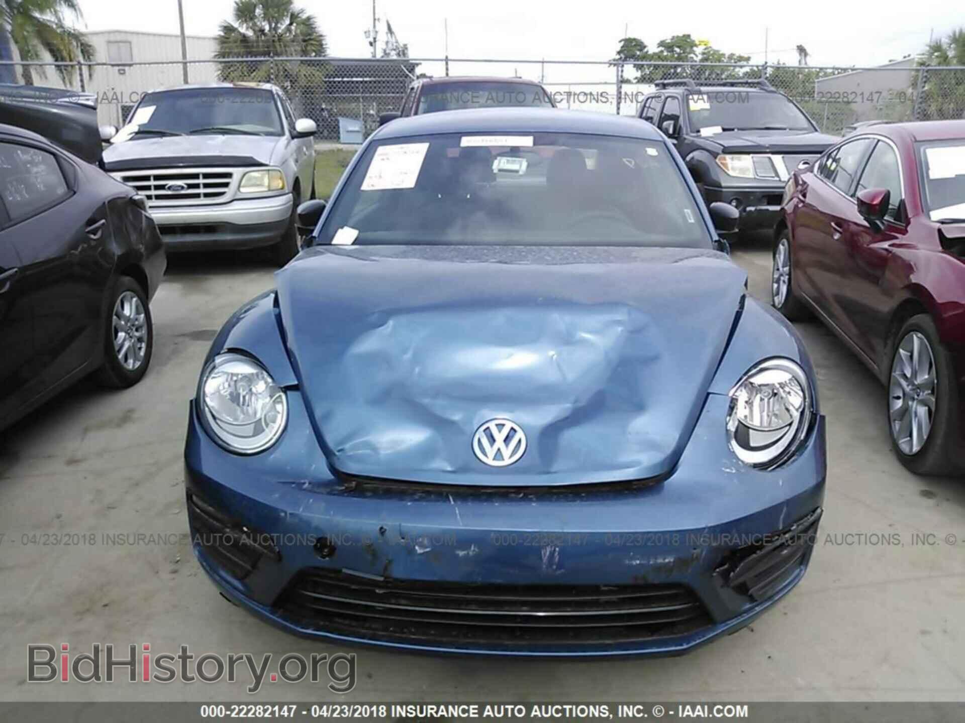 2018 Volkswagen Beetle - VIN: 3VWFD7AT8JM709674 - Фото 6