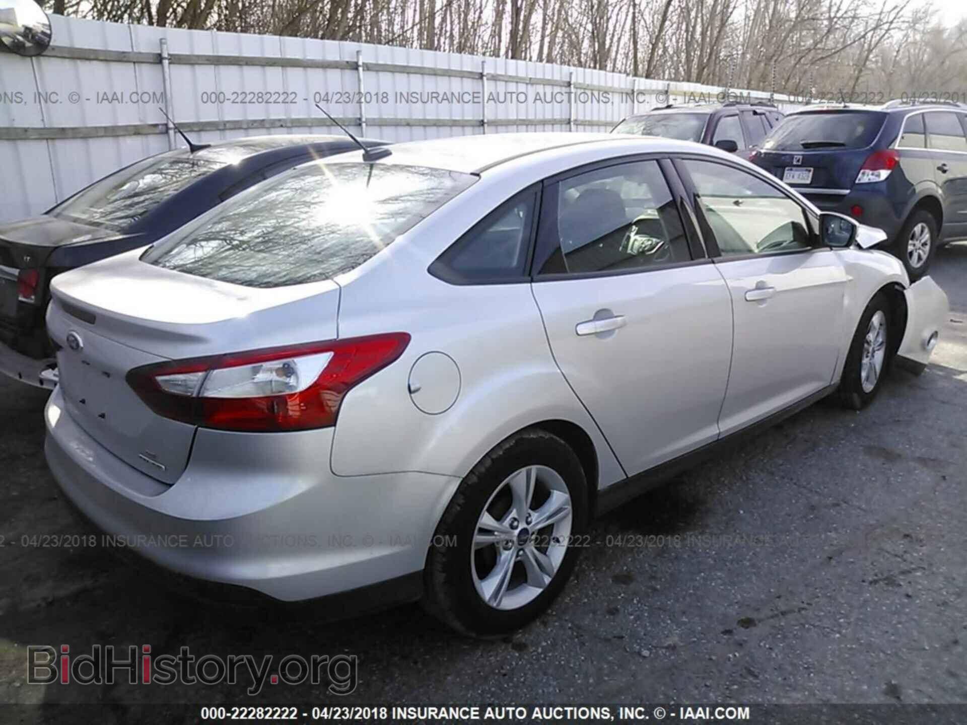 2014 Ford Focus - VIN: 1FADP3F25EL122727 - Photo 4