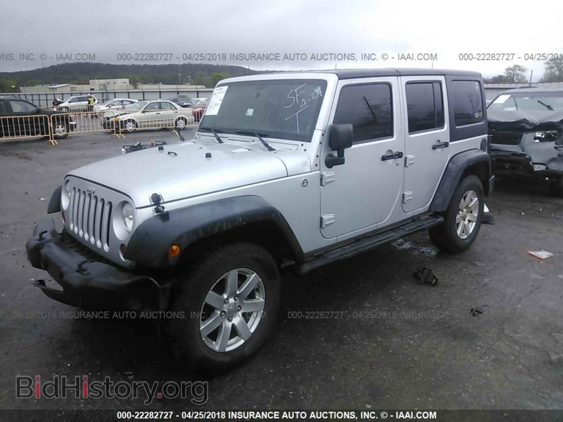 2011 Jeep Wrangler - VIN: 1J4BA3H13BL590131 - Фото 2