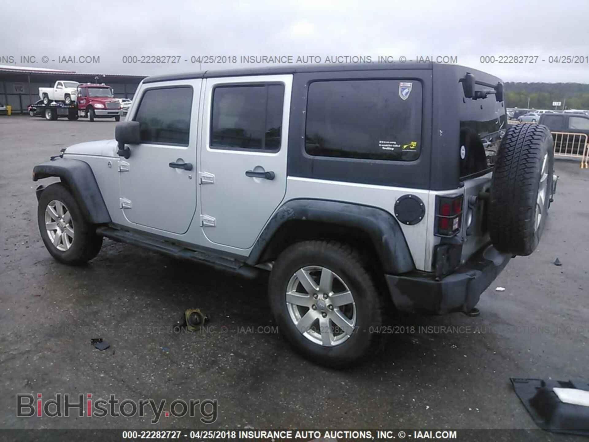 2011 Jeep Wrangler - VIN: 1J4BA3H13BL590131 - Фото 3