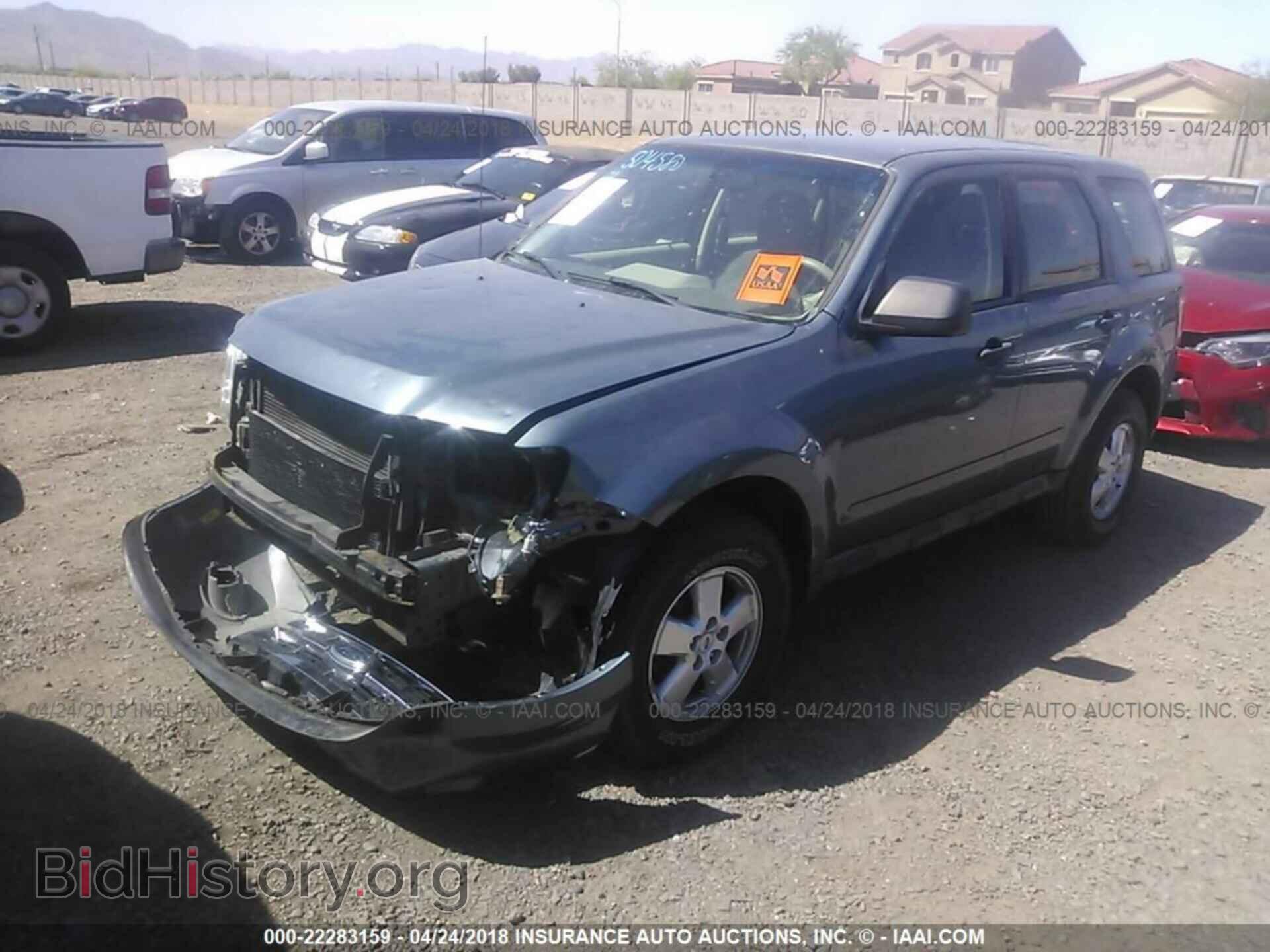 2011 Ford Escape - VIN: 1FMCU0C77BKA37964 - Фото 2