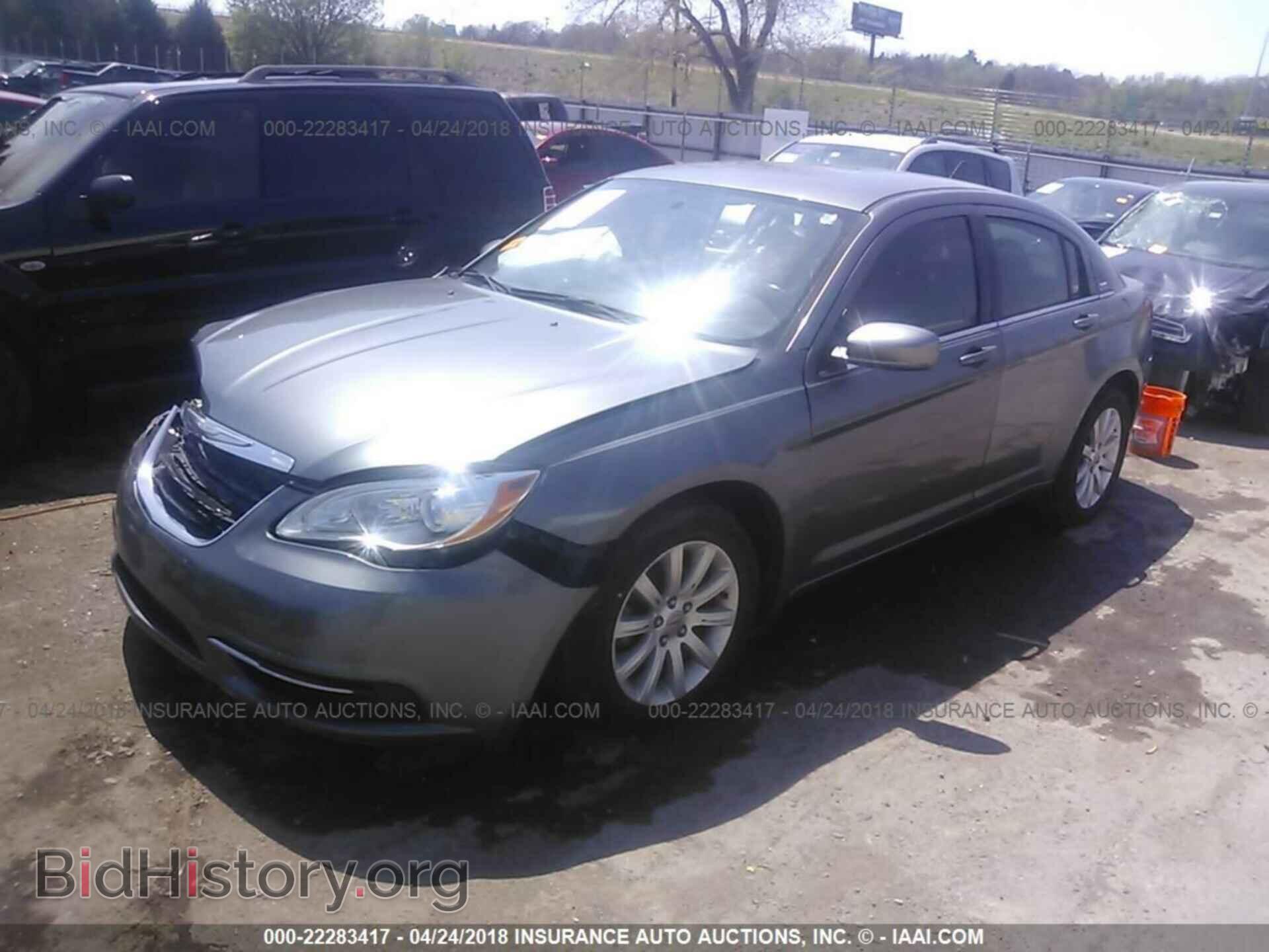 2013 Chrysler 200 - VIN: 1C3CCBBB9DN553998 - Фото 2