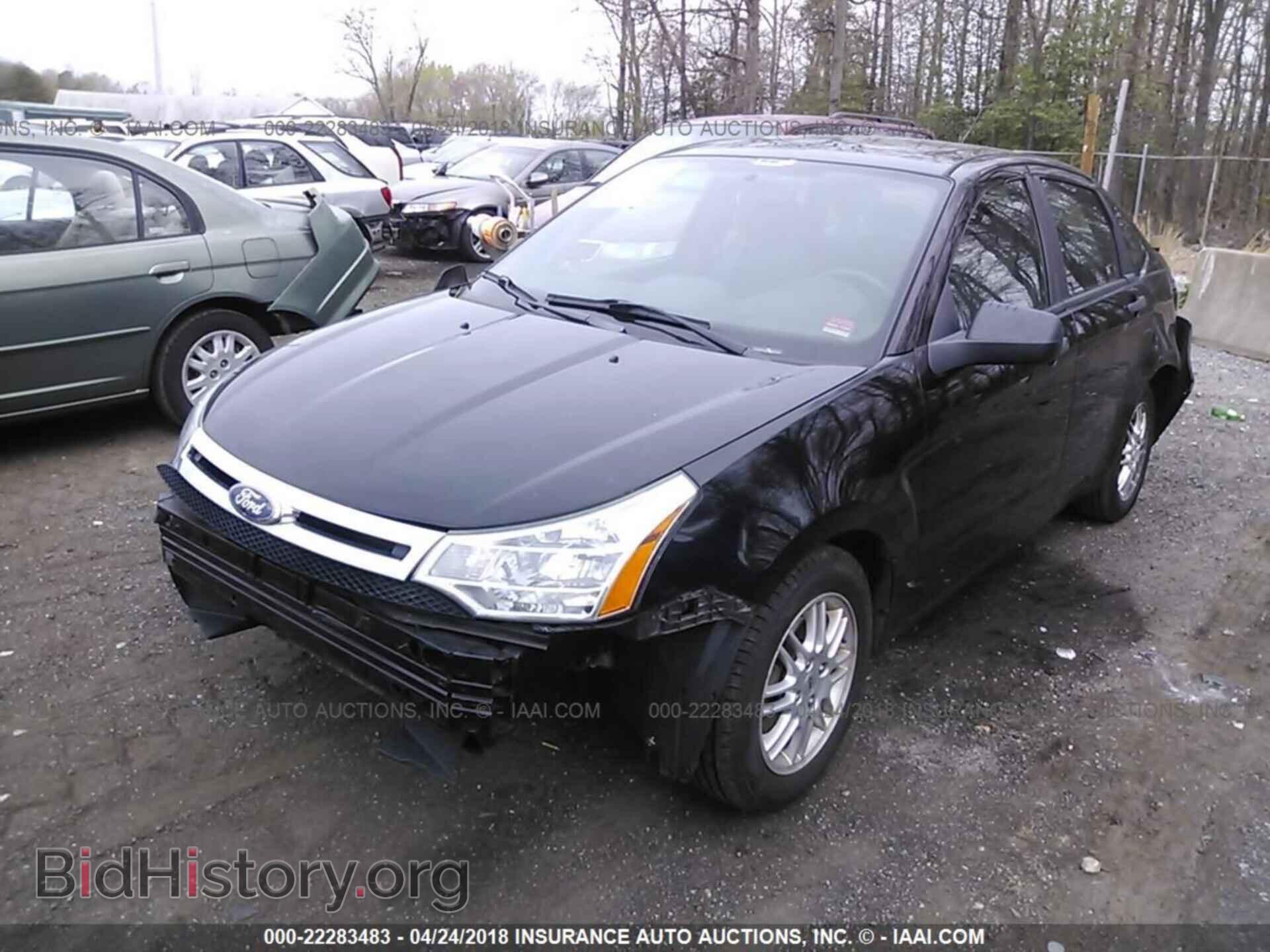 2011 Ford Focus - VIN: 1FAHP3FN7BW194003 - Фото 2