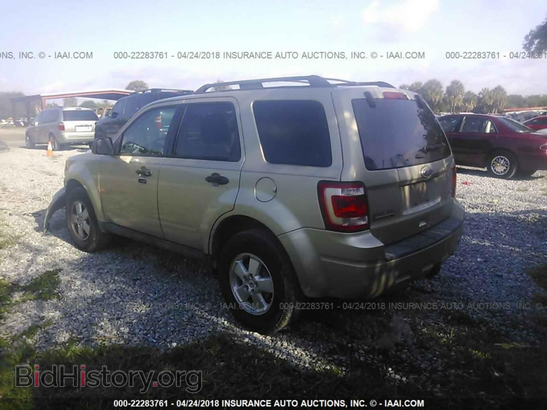2011 Ford Escape - VIN: 1FMCU0DGXBKC09029 - Фото 3