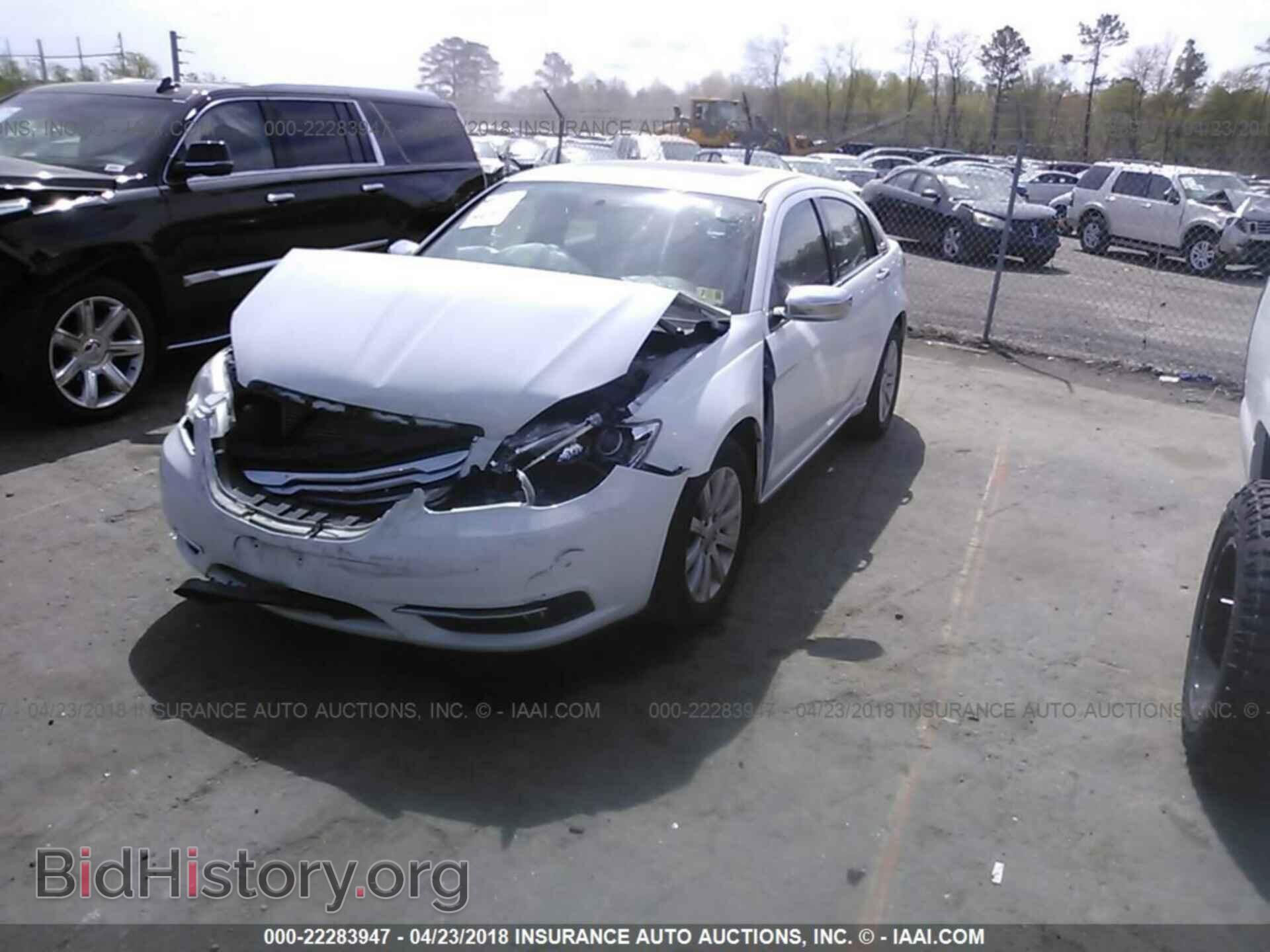 2013 Chrysler 200 - VIN: 1C3CCBCG0DN754859 - Photo 2