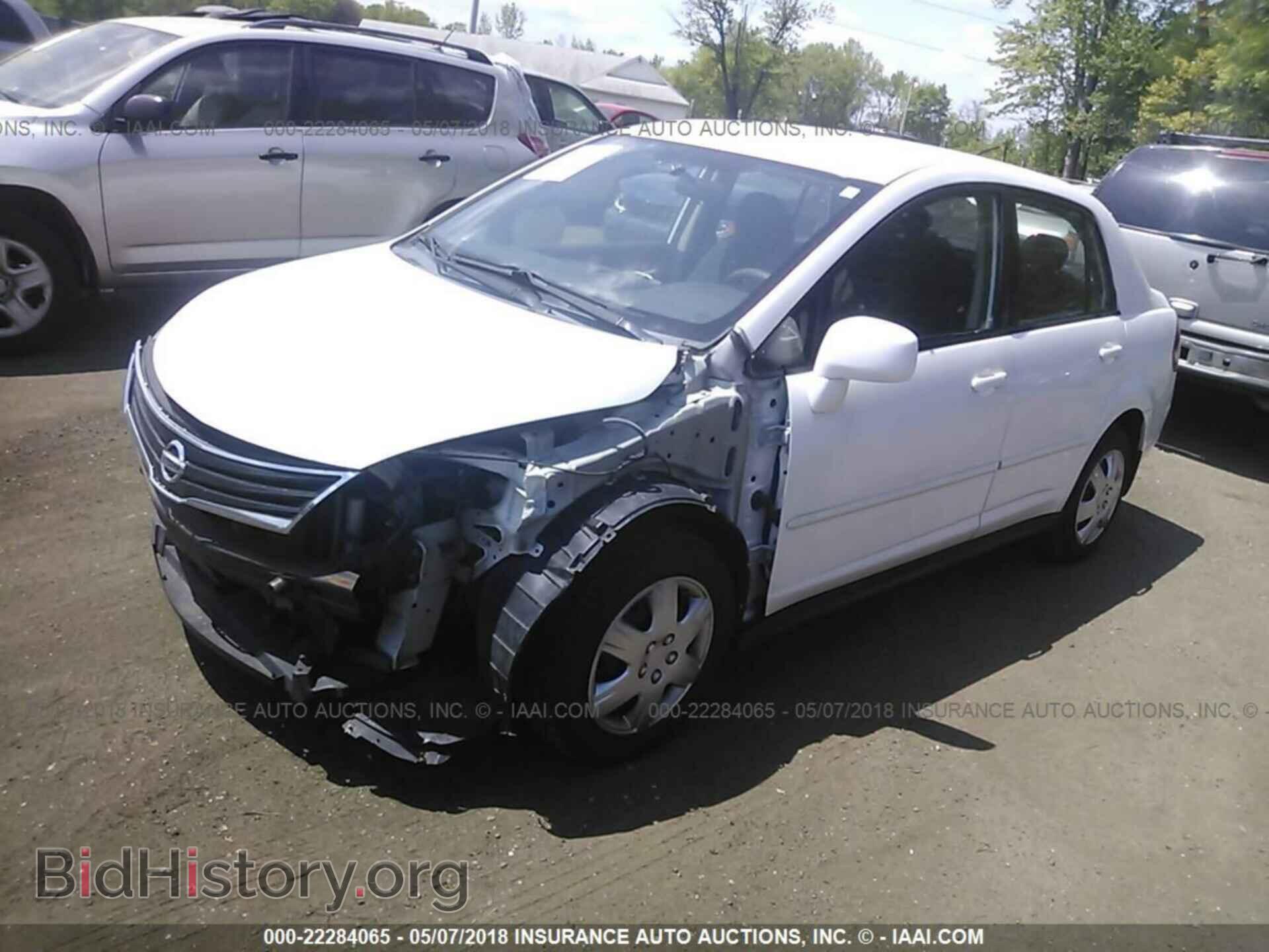 2011 Nissan Versa - VIN: 3N1BC1AP0BL420724 - Фото 2