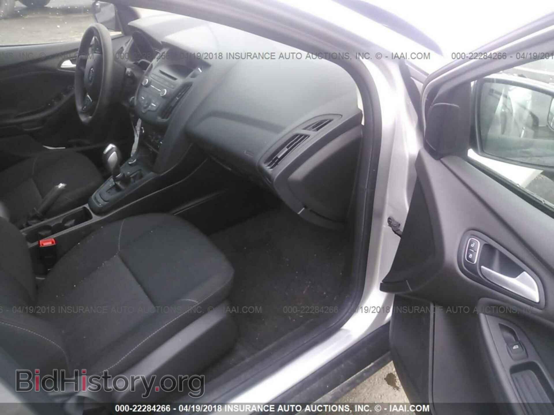 2016 Ford Focus - VIN: 1FADP3K25GL297813 - Photo 5