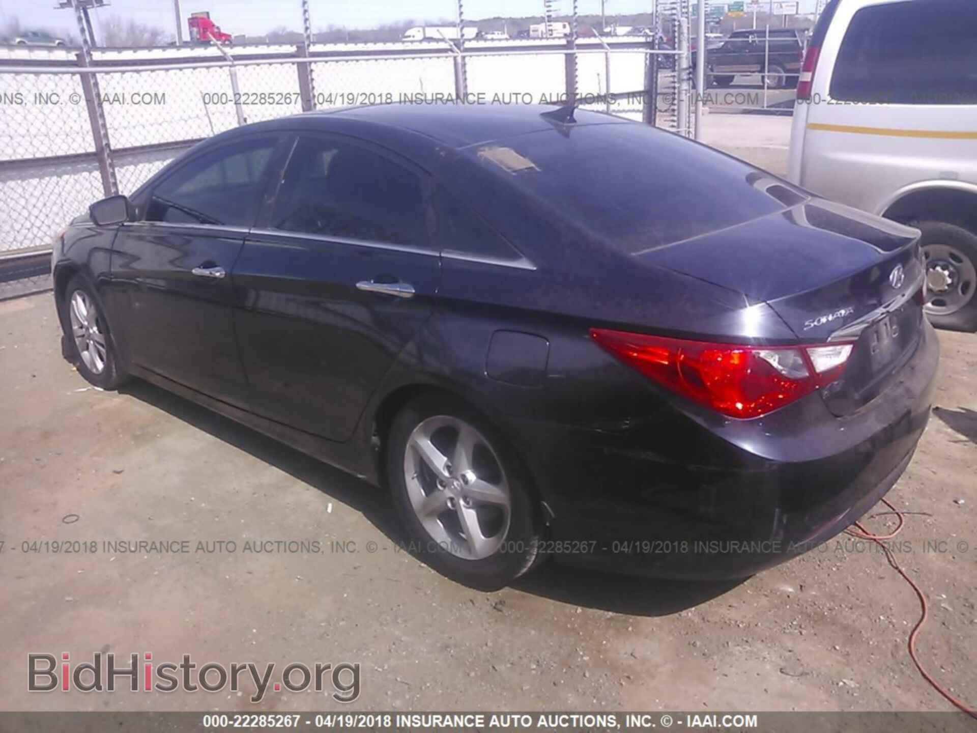 2012 Hyundai Sonata - VIN: 5NPEC4AC4CH323178 - Photo 3