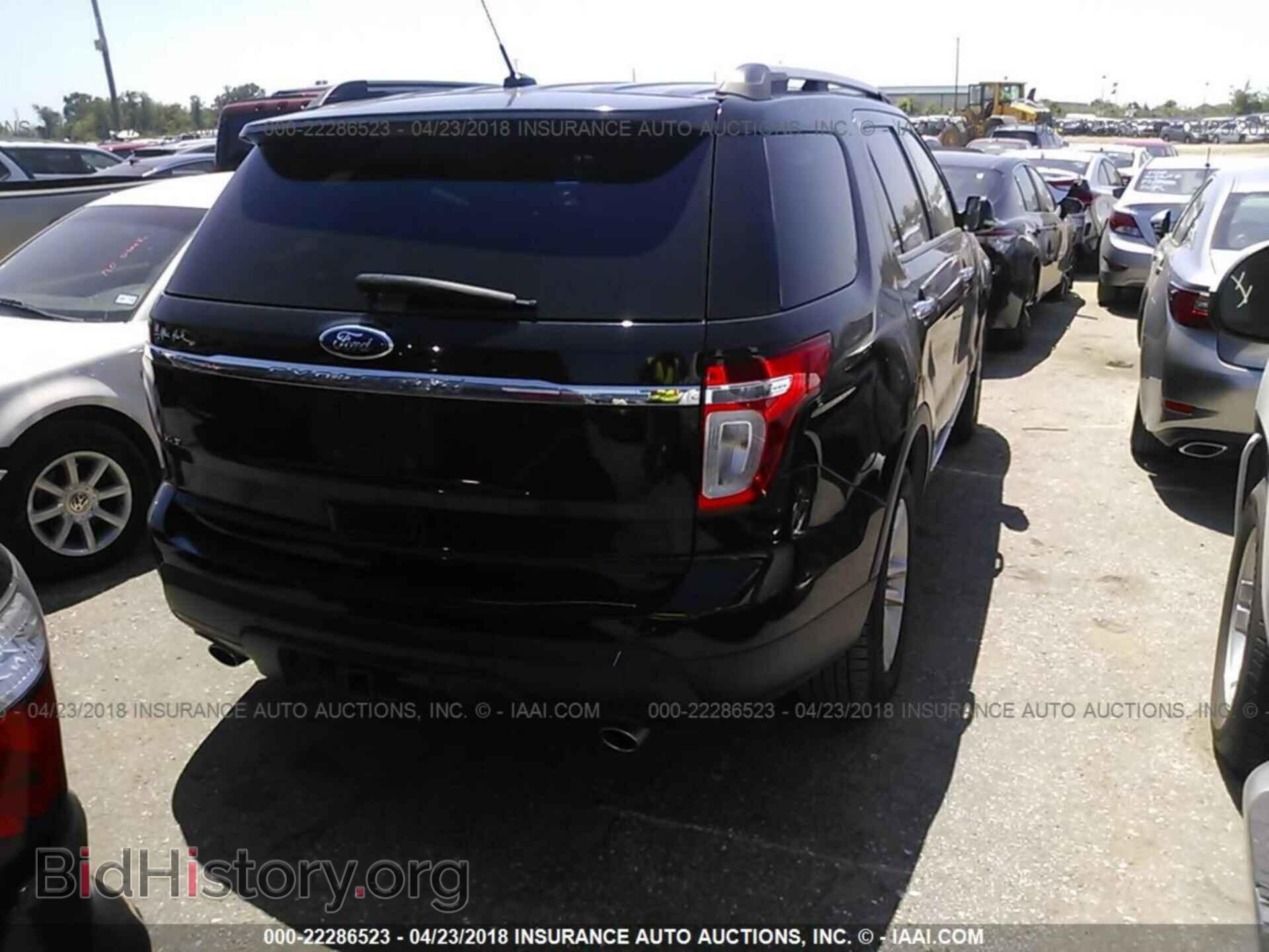 2012 Ford Explorer - VIN: 1FMHK7D82CGA24944 - Photo 4