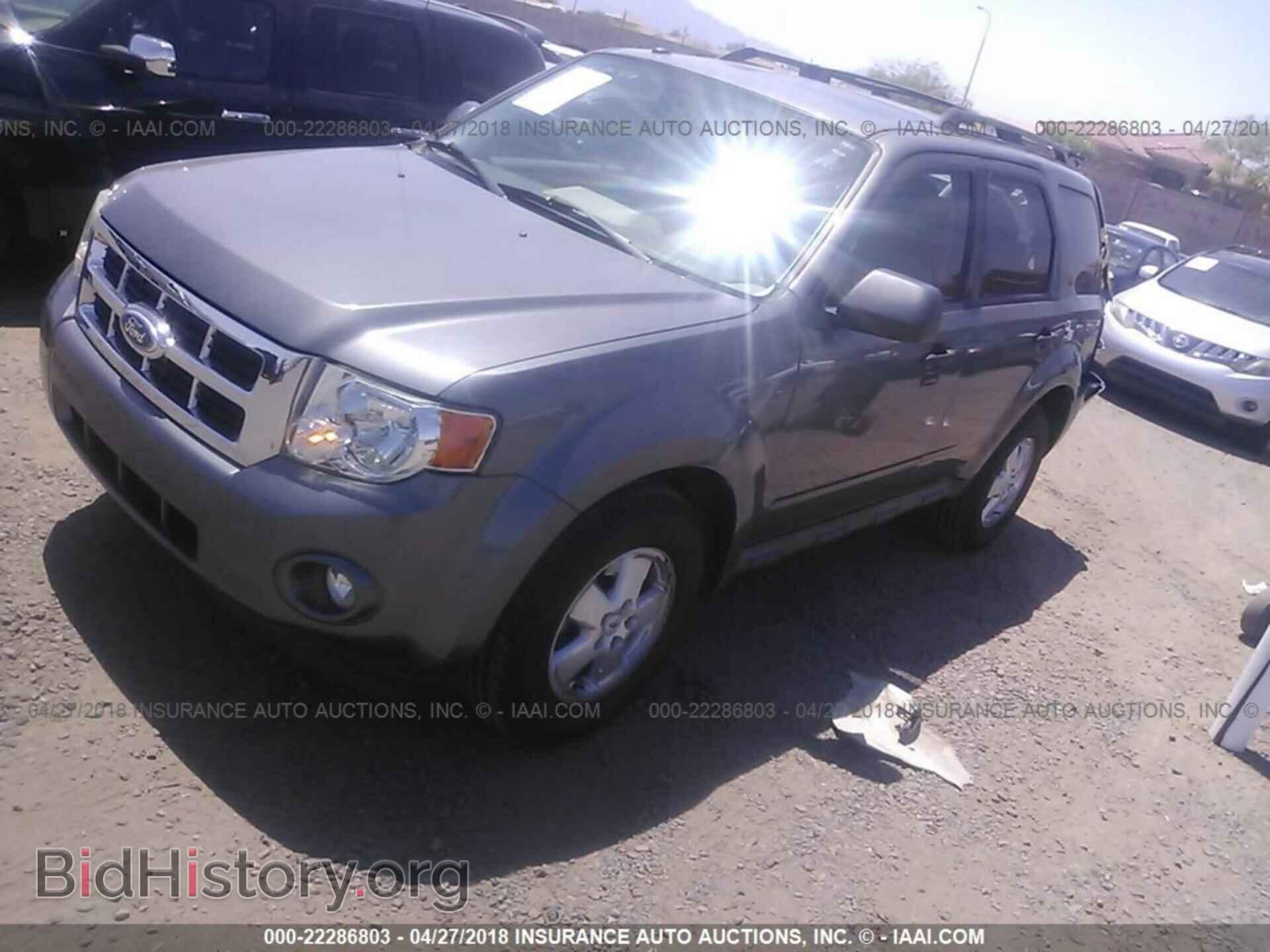 2012 Ford Escape - VIN: 1FMCU0DG4CKA44192 - Photo 2