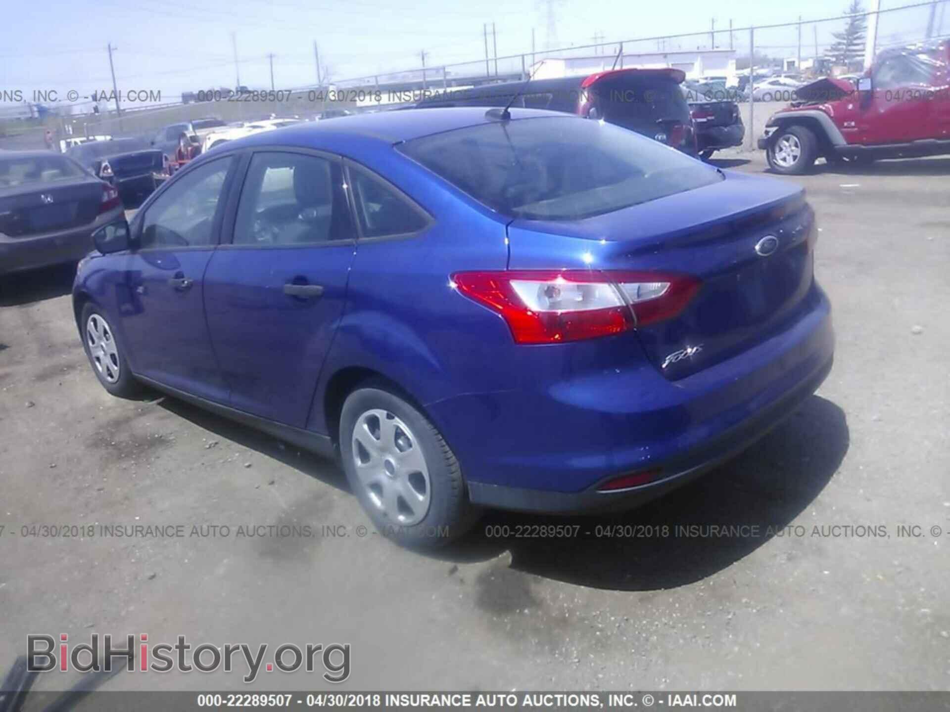 2012 Ford Focus - VIN: 1FAHP3E29CL319562 - Photo 3