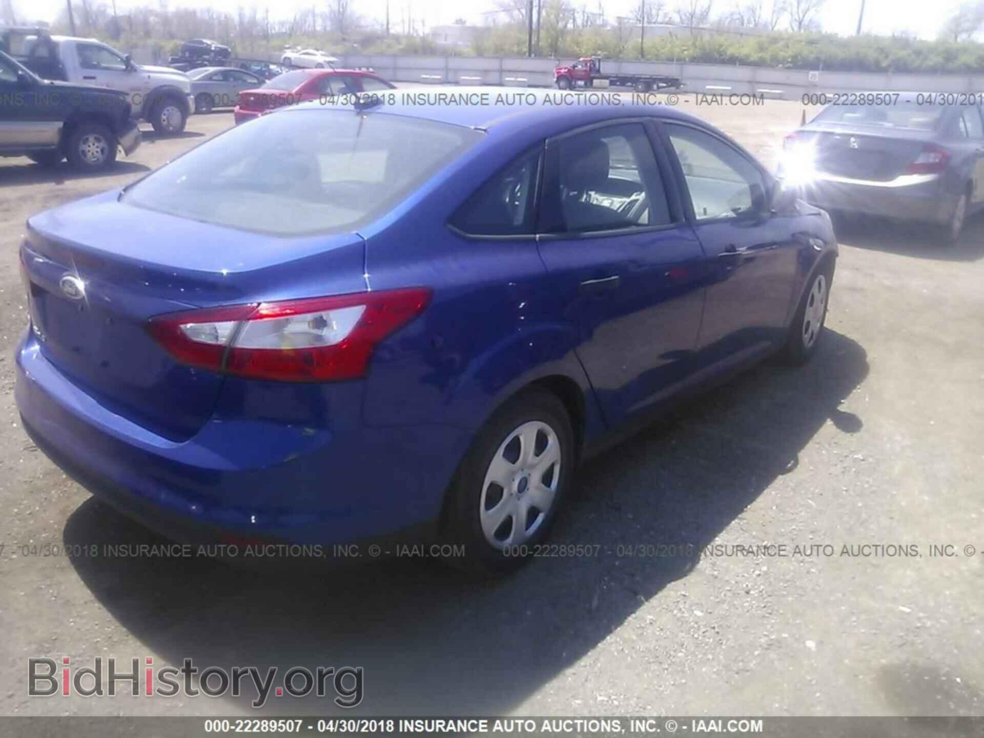 2012 Ford Focus - VIN: 1FAHP3E29CL319562 - Photo 4