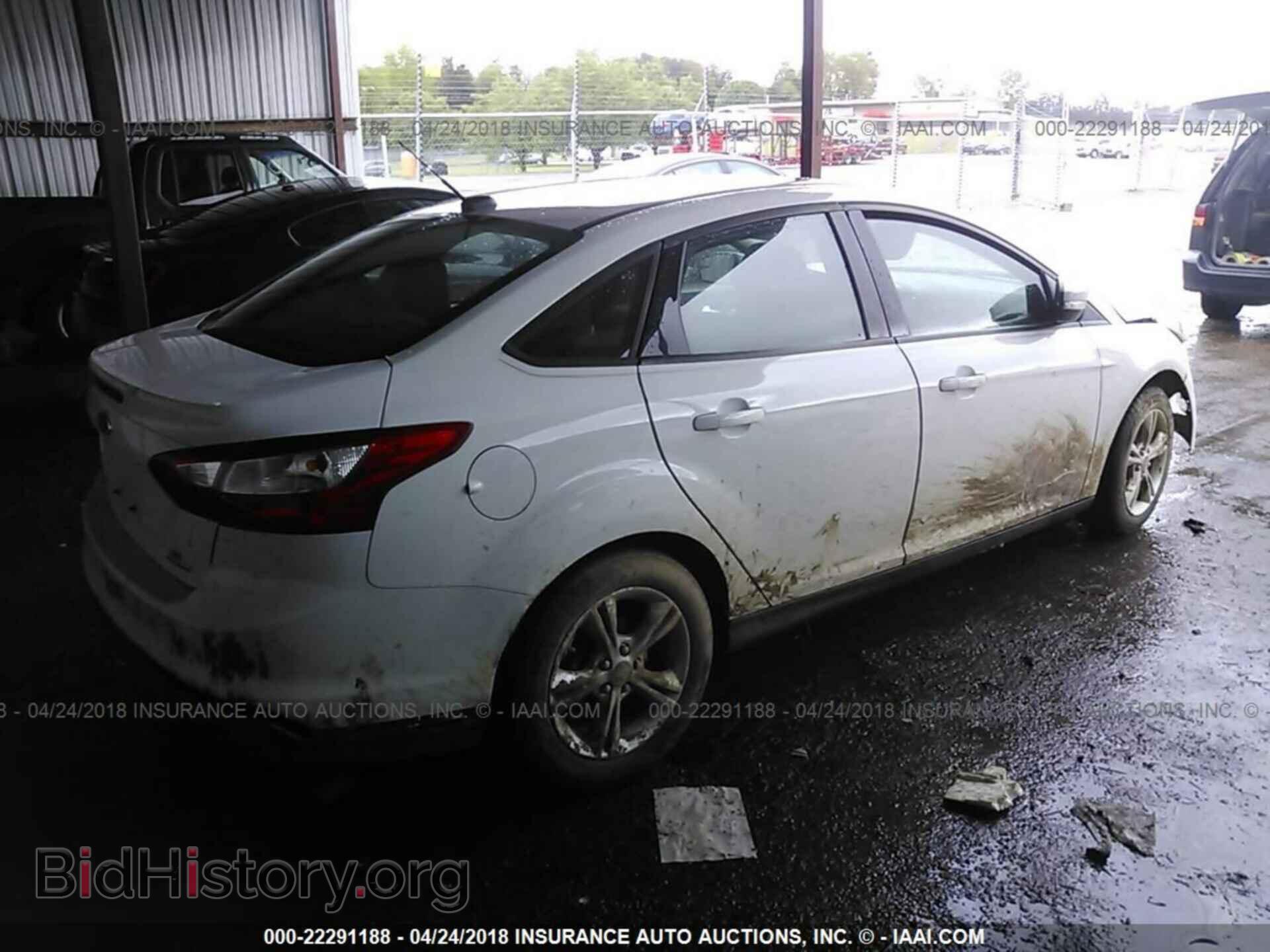 2014 Ford Focus - VIN: 1FADP3F26EL410045 - Photo 4