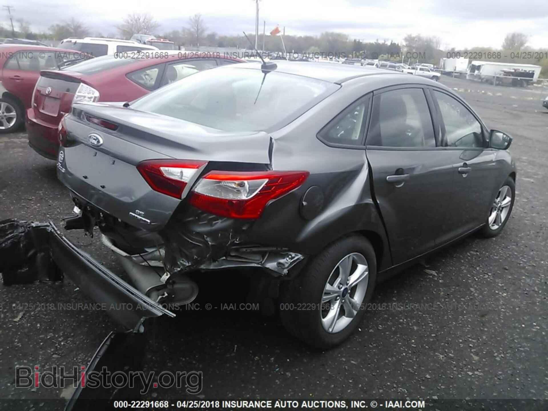 2014 Ford Focus - VIN: 1FADP3F28EL215998 - Photo 4