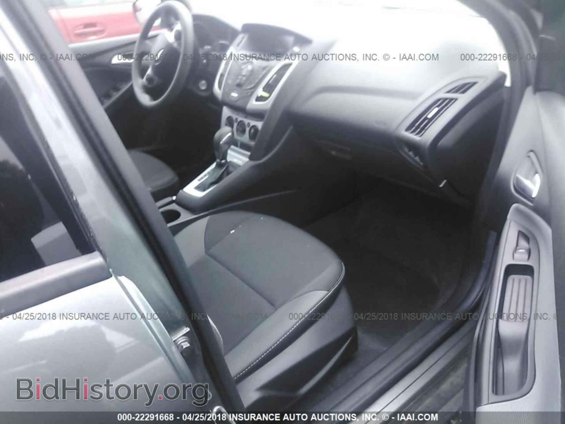 2014 Ford Focus - VIN: 1FADP3F28EL215998 - Photo 5
