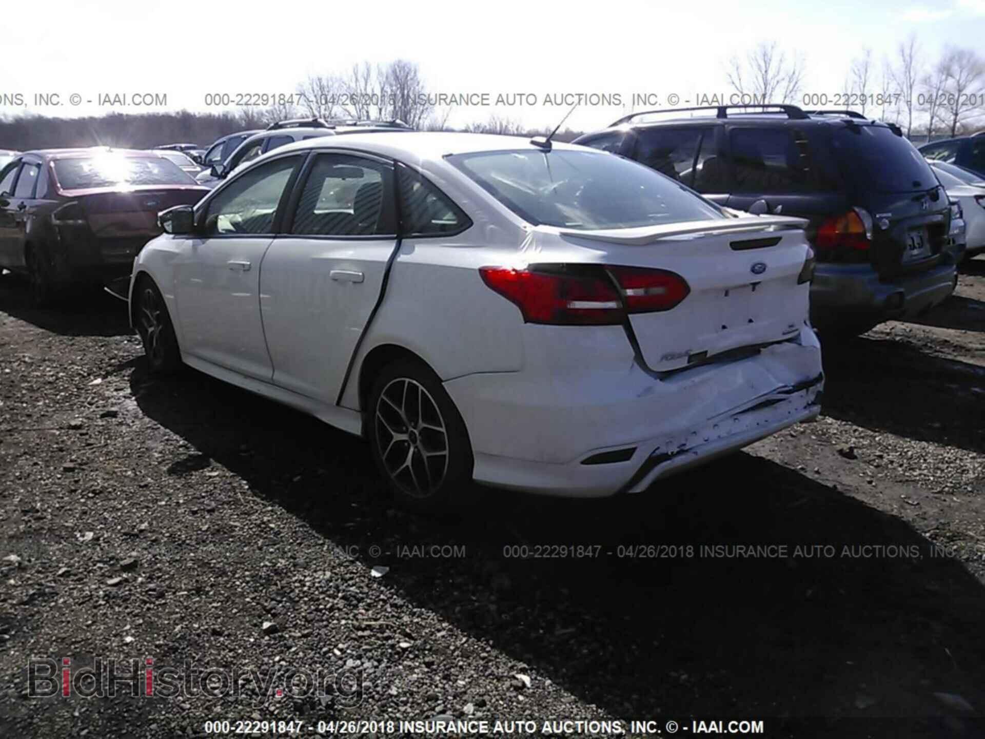 2015 Ford Focus - VIN: 1FADP3F29FL379391 - Photo 3