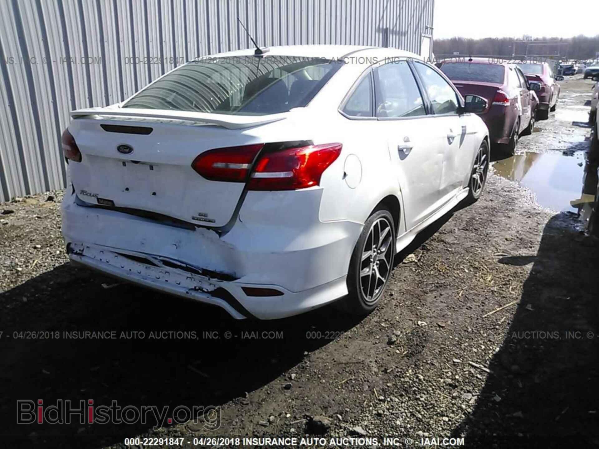 2015 Ford Focus - VIN: 1FADP3F29FL379391 - Photo 4