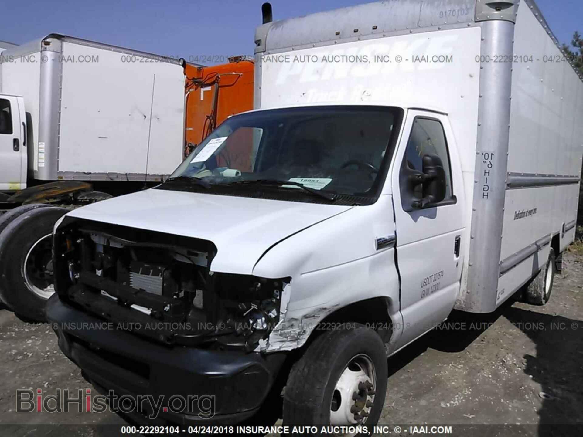 2015 Ford Econoline - VIN: 1FDWE3FS4FDA18231 - Photo 2