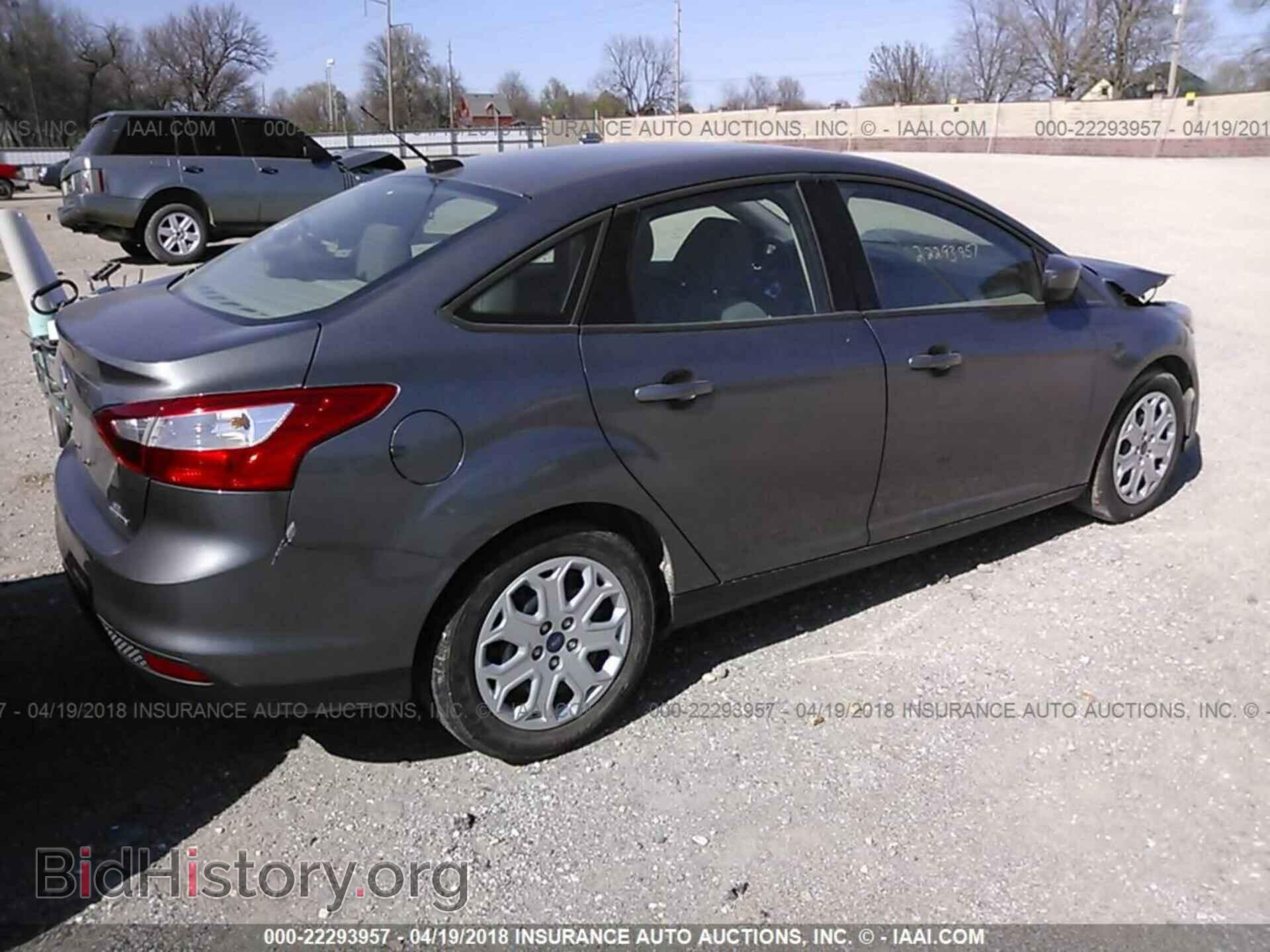 2012 Ford Focus - VIN: 1FAHP3F21CL457465 - Photo 4