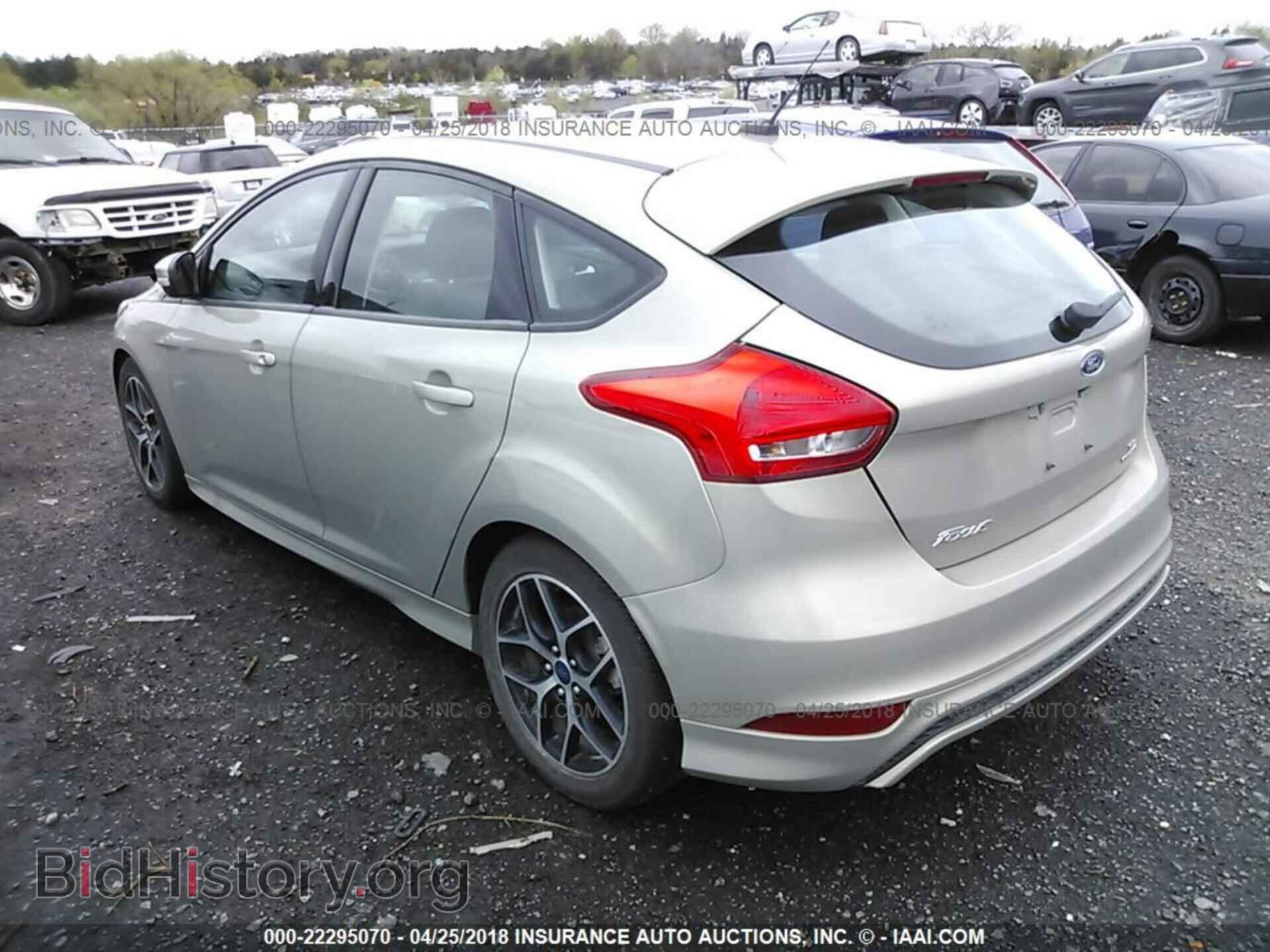 2016 Ford Focus - VIN: 1FADP3K29GL331171 - Photo 3