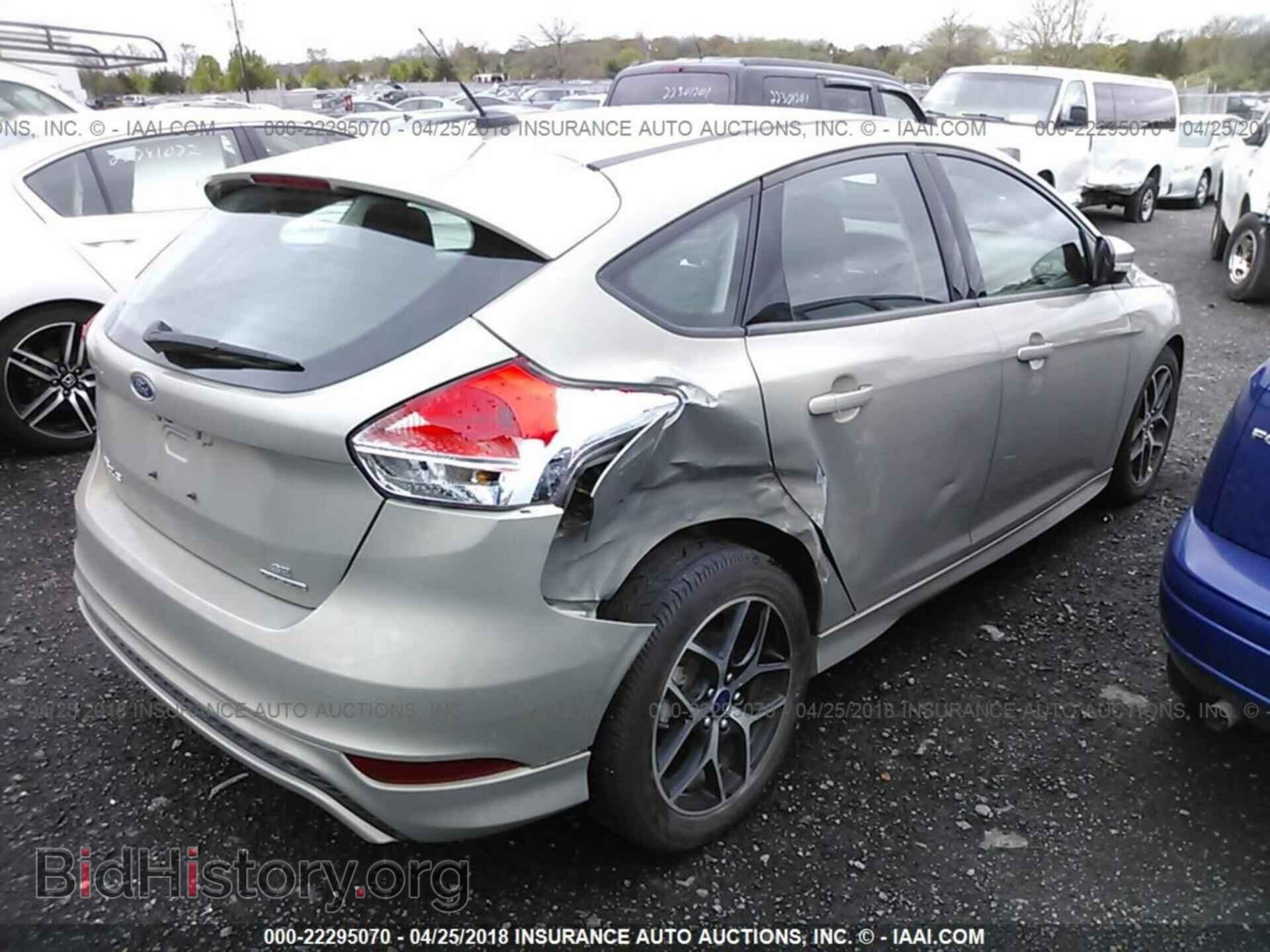 2016 Ford Focus - VIN: 1FADP3K29GL331171 - Photo 4