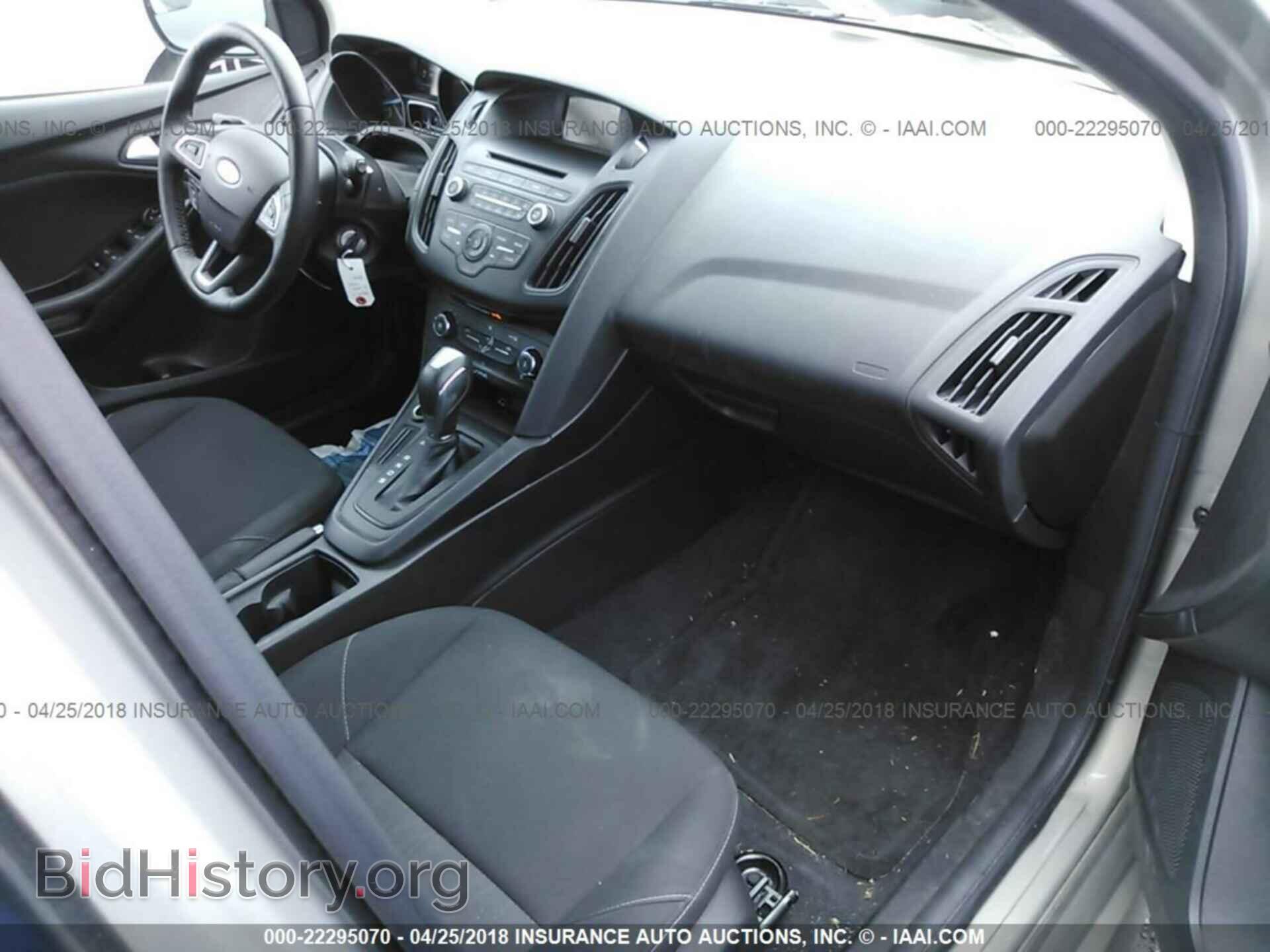 2016 Ford Focus - VIN: 1FADP3K29GL331171 - Photo 5