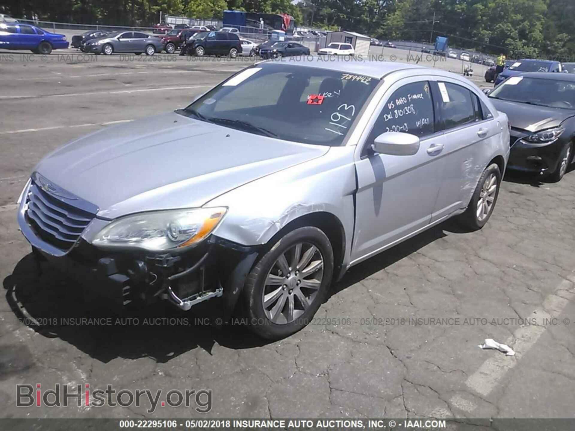 2011 Chrysler 200 - VIN: 1C3BC1FB3BN511193 - Photo 2