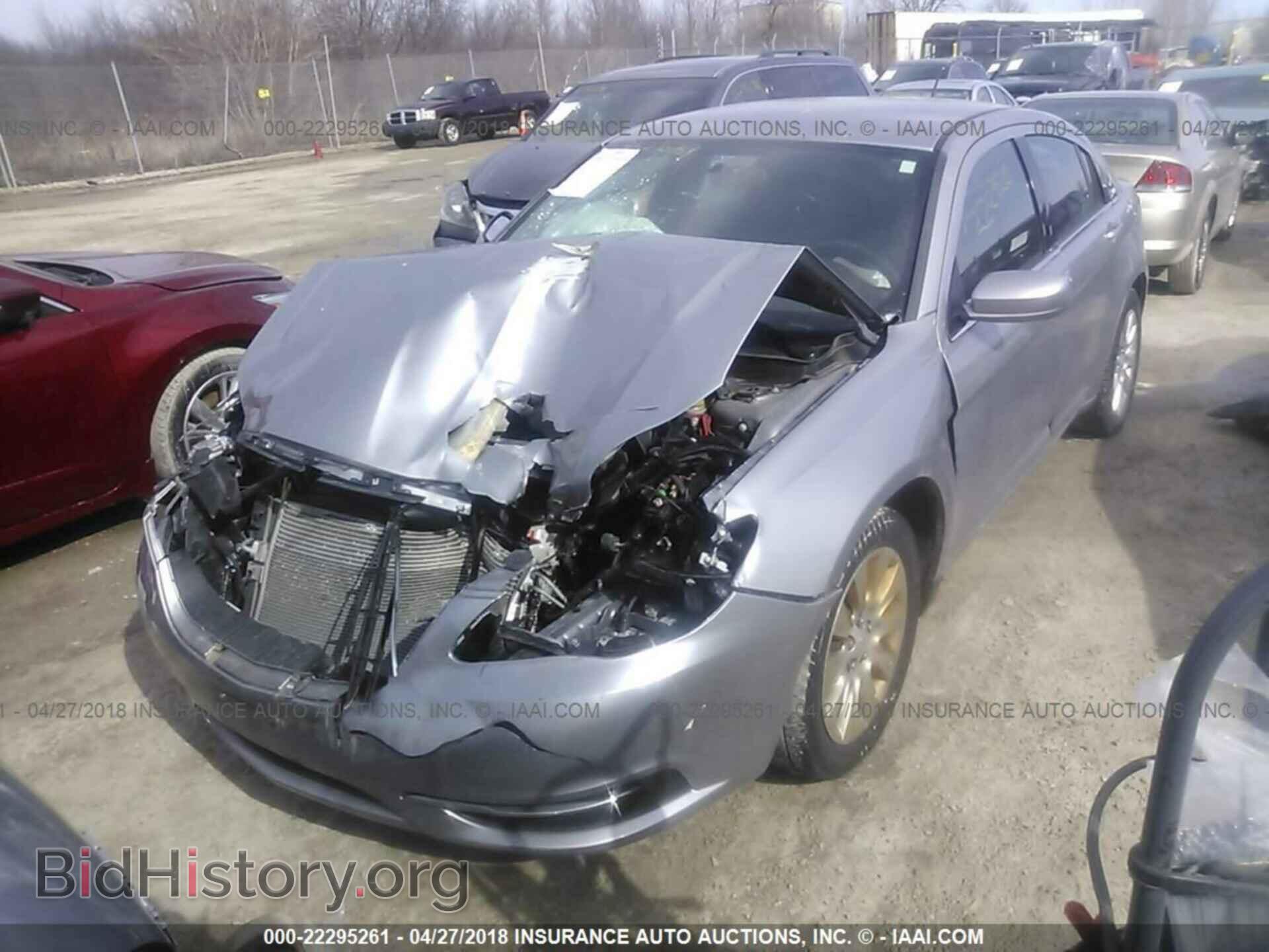 2013 Chrysler 200 - VIN: 1C3CCBAB2DN733275 - Фото 2