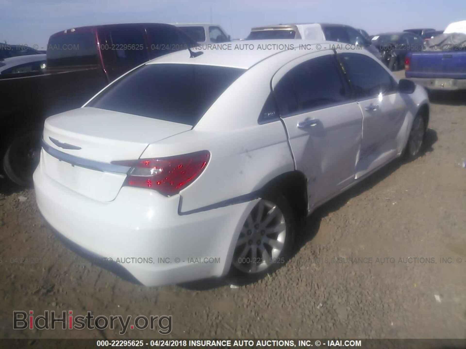 2013 Chrysler 200 - VIN: 1C3CCBCG9DN656932 - Photo 4