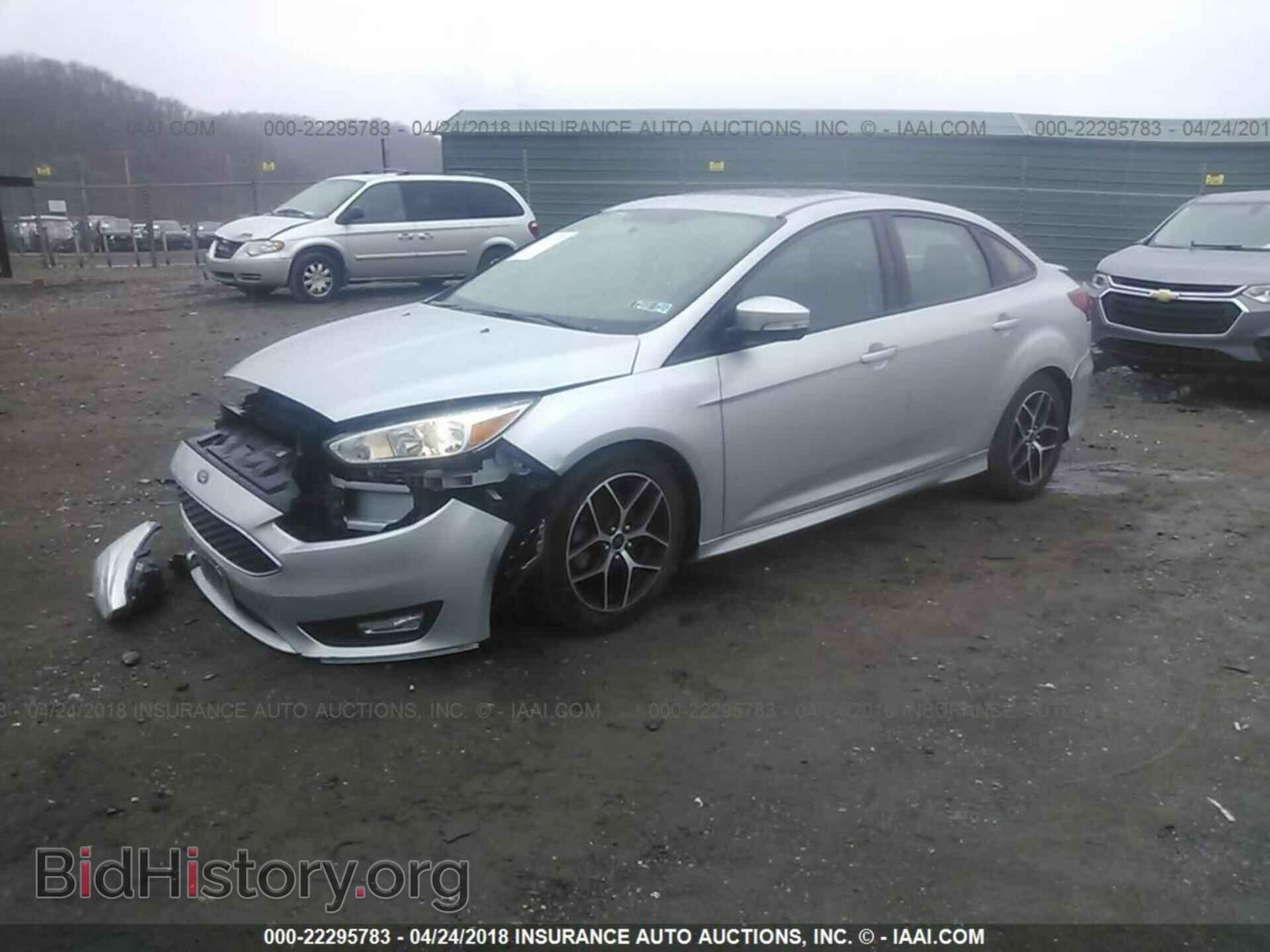2016 Ford Focus - VIN: 1FADP3F22GL266982 - Photo 2
