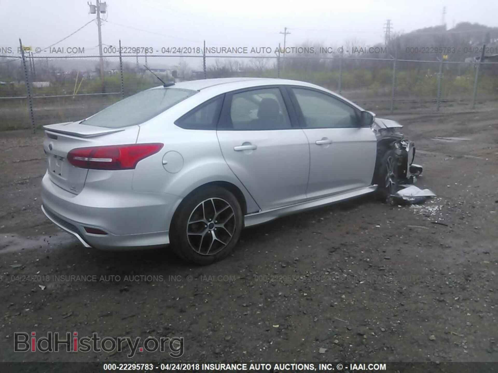 2016 Ford Focus - VIN: 1FADP3F22GL266982 - Photo 4