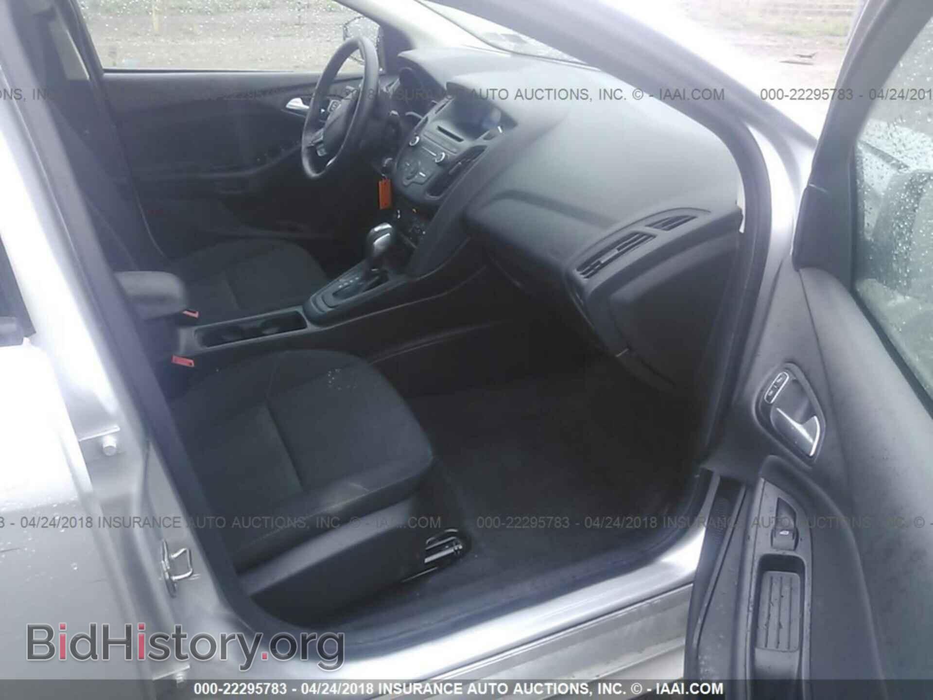 2016 Ford Focus - VIN: 1FADP3F22GL266982 - Photo 5