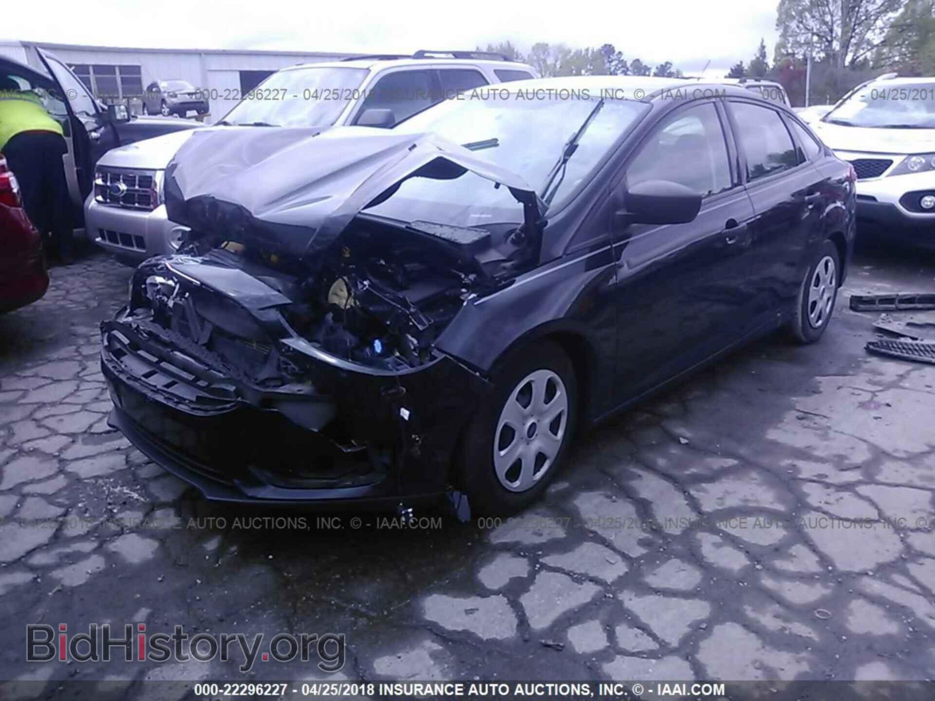 2015 Ford Focus - VIN: 1FADP3E20FL321574 - Photo 2