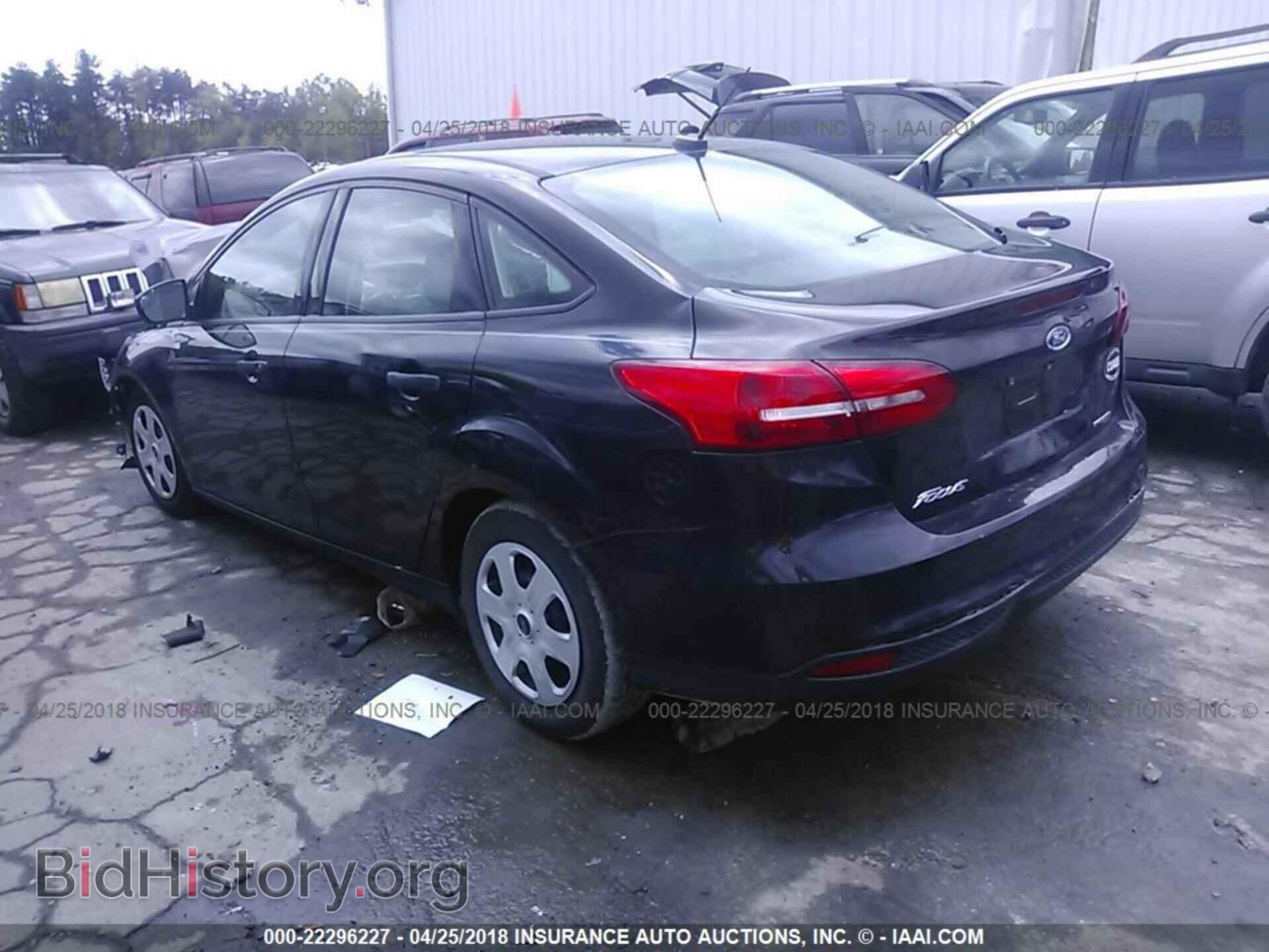 2015 Ford Focus - VIN: 1FADP3E20FL321574 - Photo 3