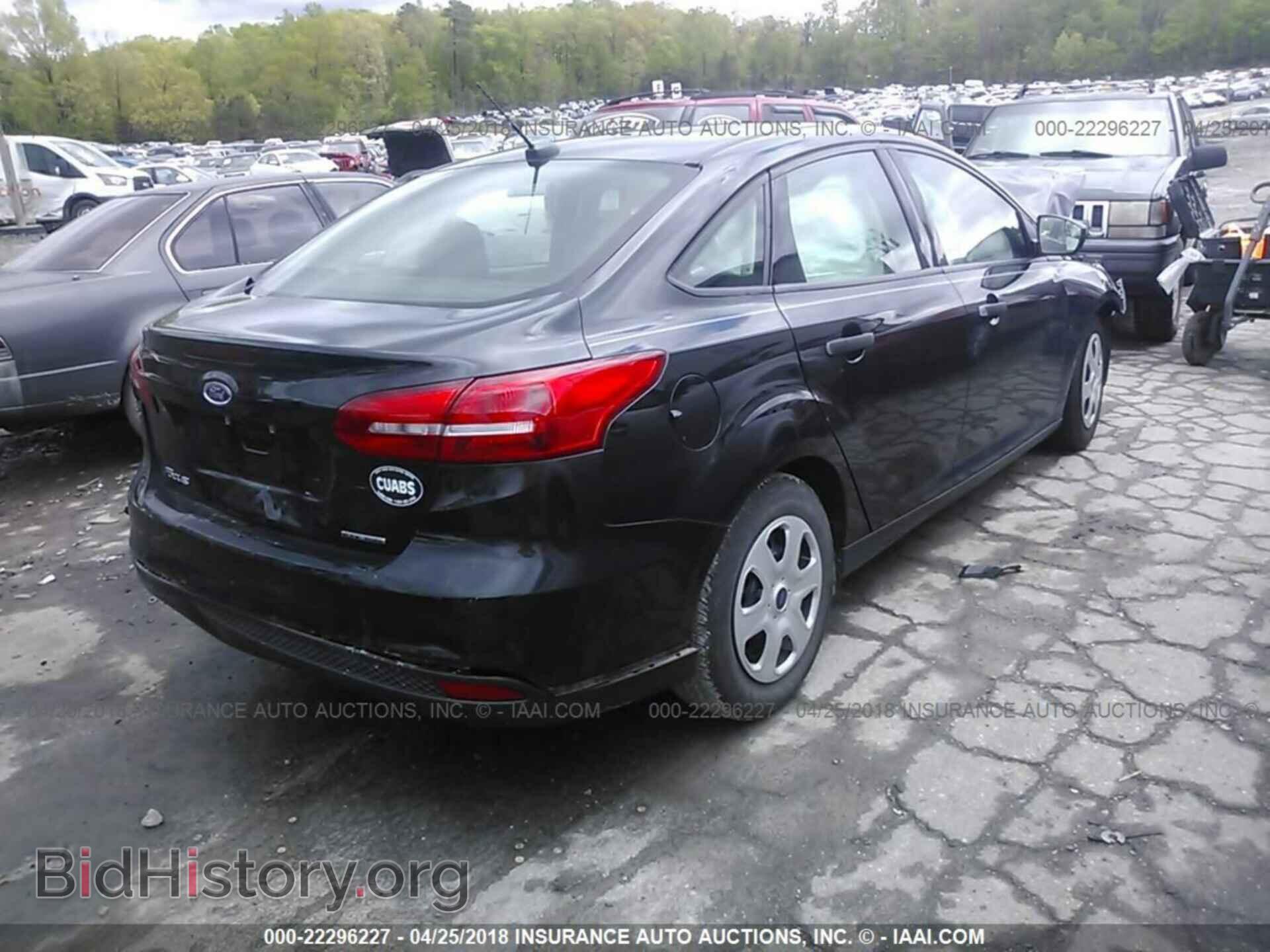 2015 Ford Focus - VIN: 1FADP3E20FL321574 - Photo 4
