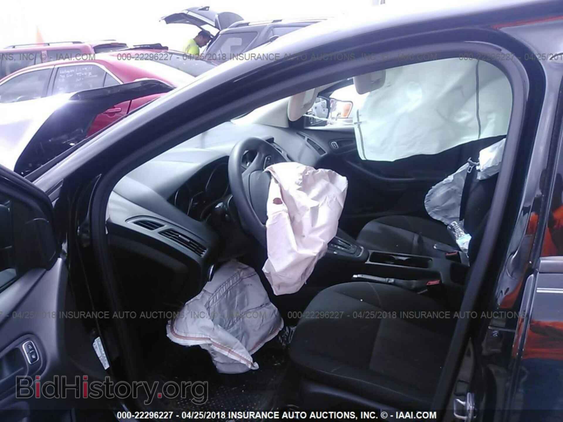 2015 Ford Focus - VIN: 1FADP3E20FL321574 - Photo 5