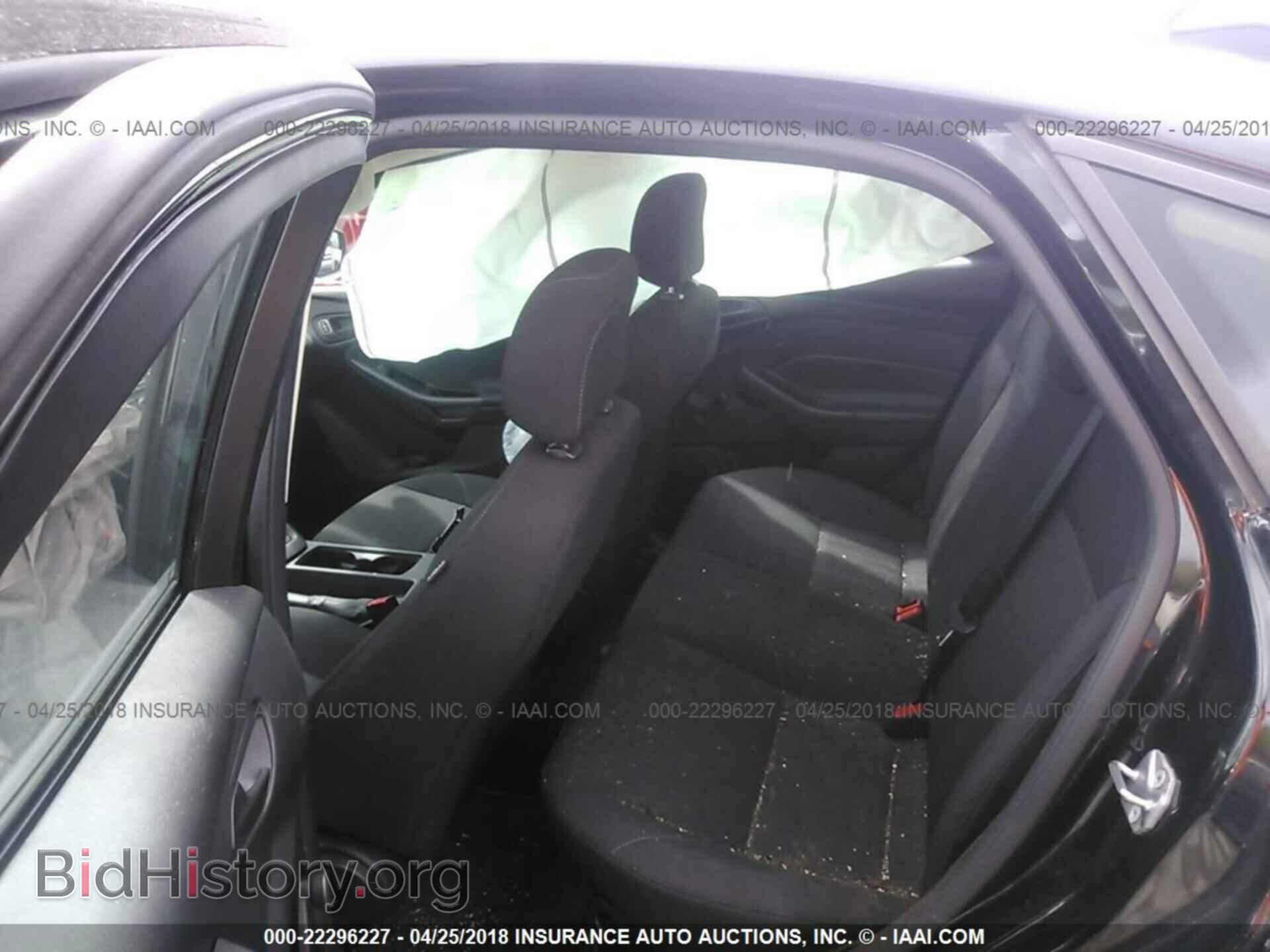2015 Ford Focus - VIN: 1FADP3E20FL321574 - Photo 8