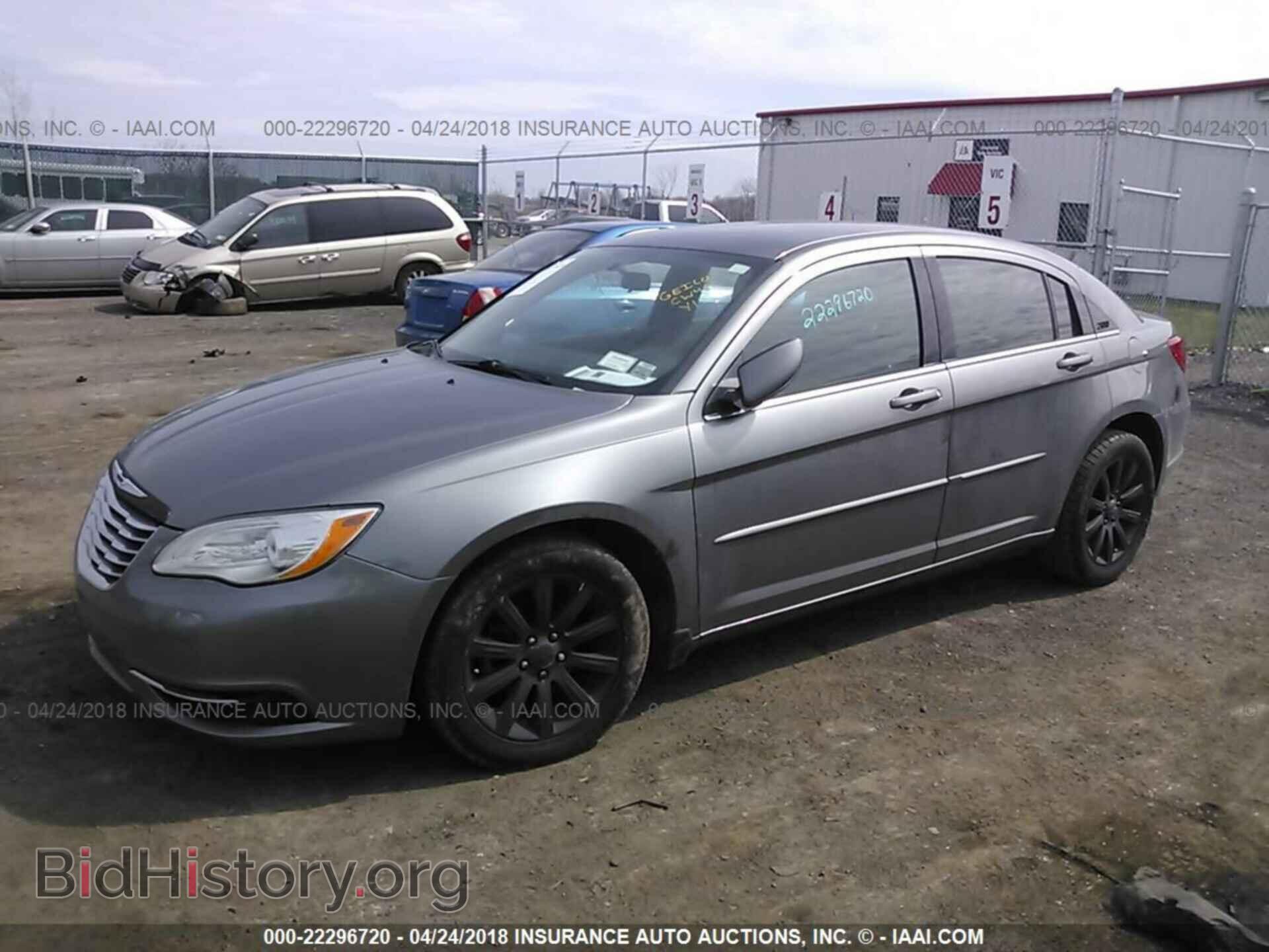 2013 Chrysler 200 - VIN: 1C3CCBBB0DN635697 - Photo 2