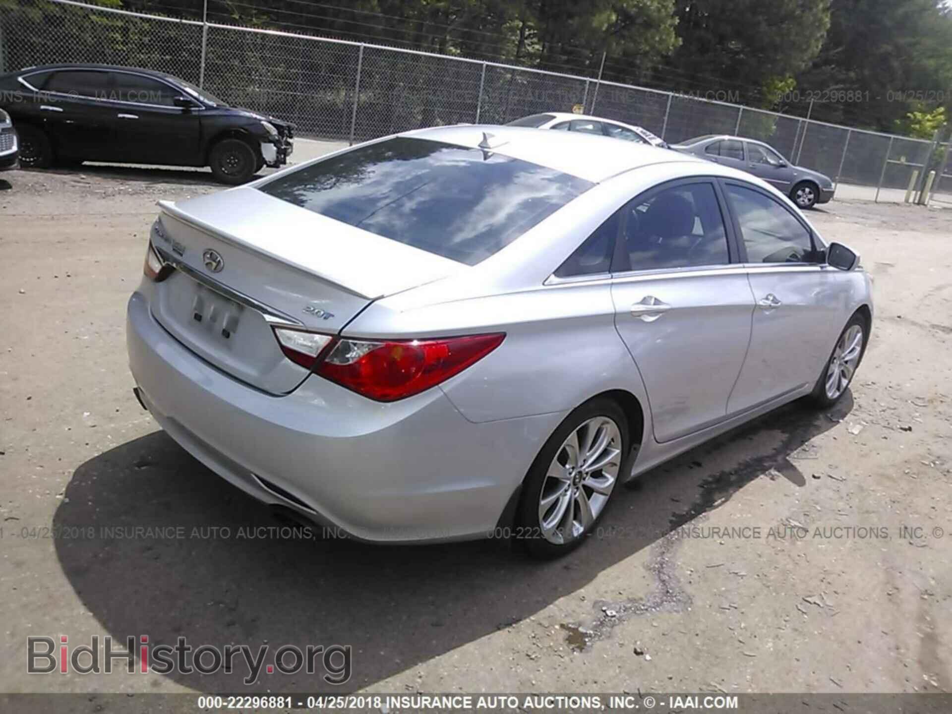 2012 Hyundai Sonata - VIN: 5NPEC4AB2CH459803 - Photo 4