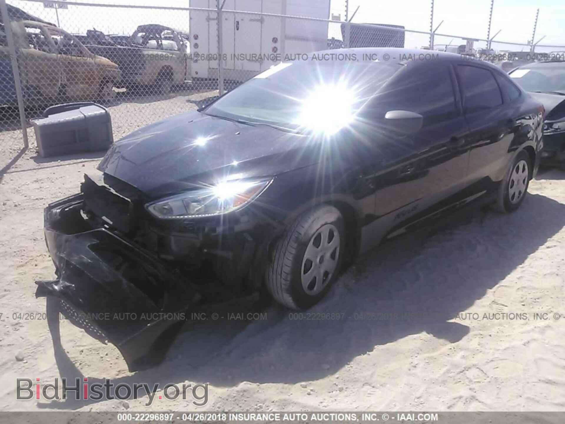 2016 Ford Focus - VIN: 1FADP3E22GL262738 - Photo 2